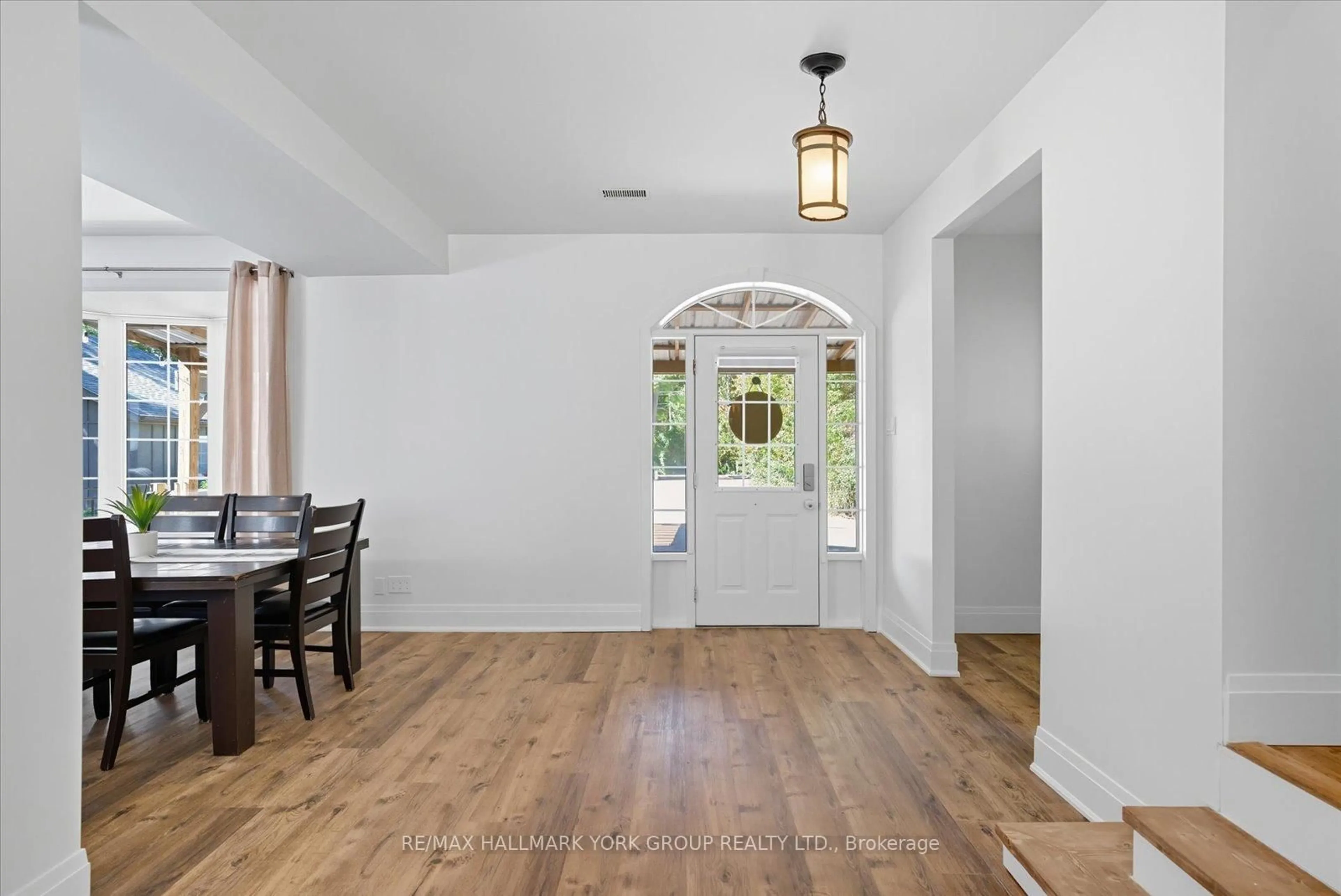 Indoor entryway for 67 Antiquary Rd, Kawartha Lakes Ontario K0M 2B0