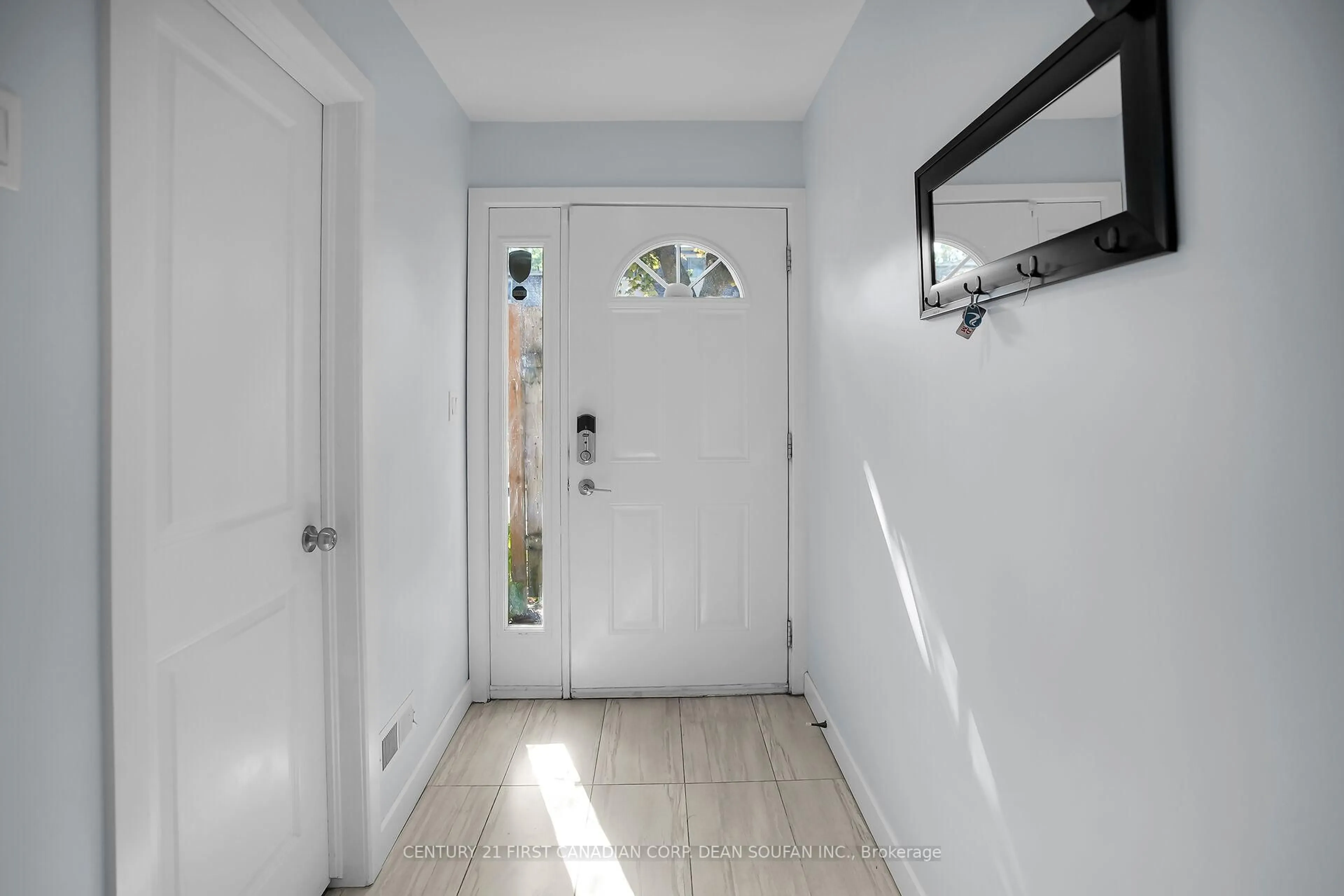 Indoor entryway for 1460 Limberlost Rd #26, London North Ontario N6G 2C6