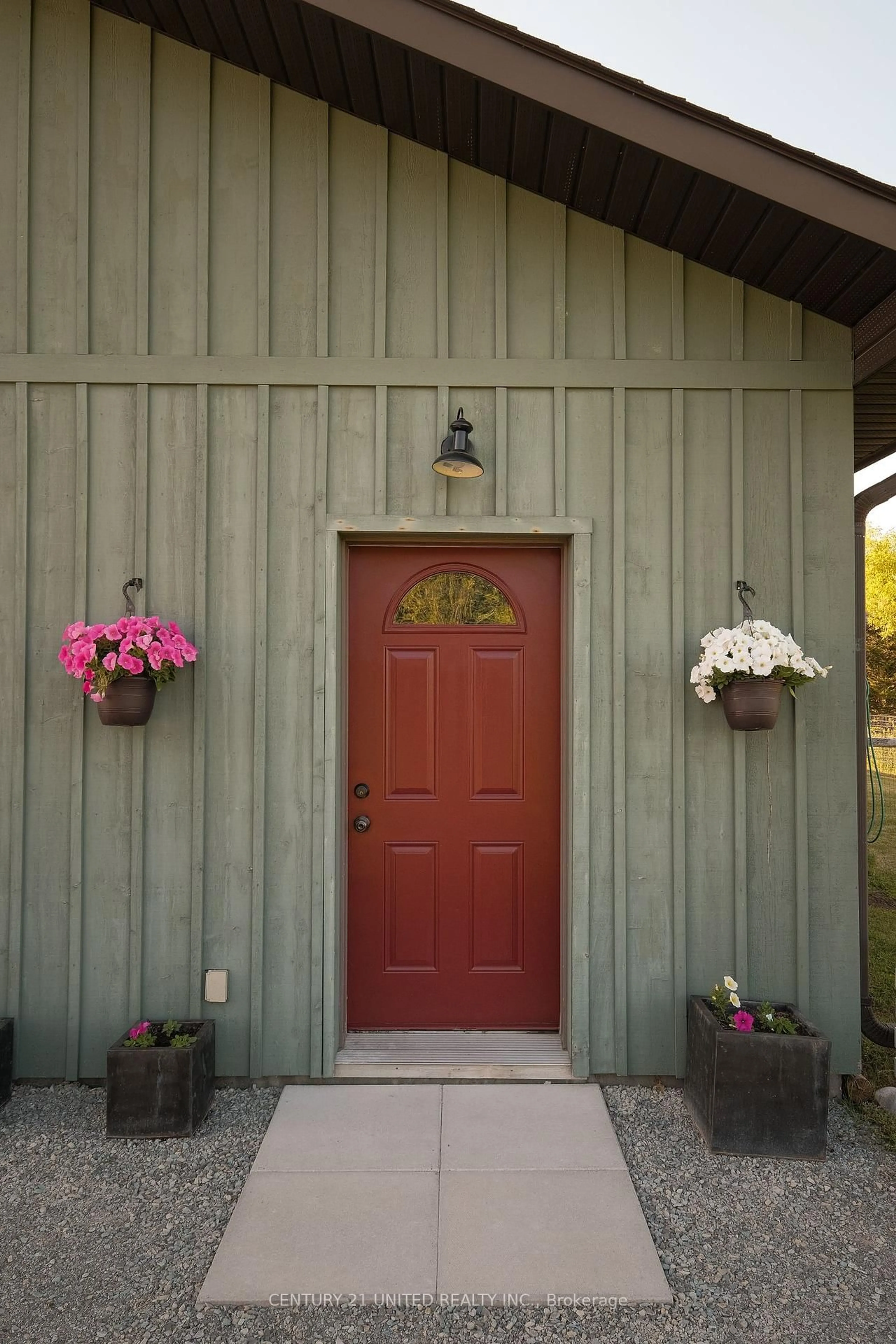Indoor entryway for 1480 Mill Line Rd, Douro-Dummer Ontario K0L 2V0