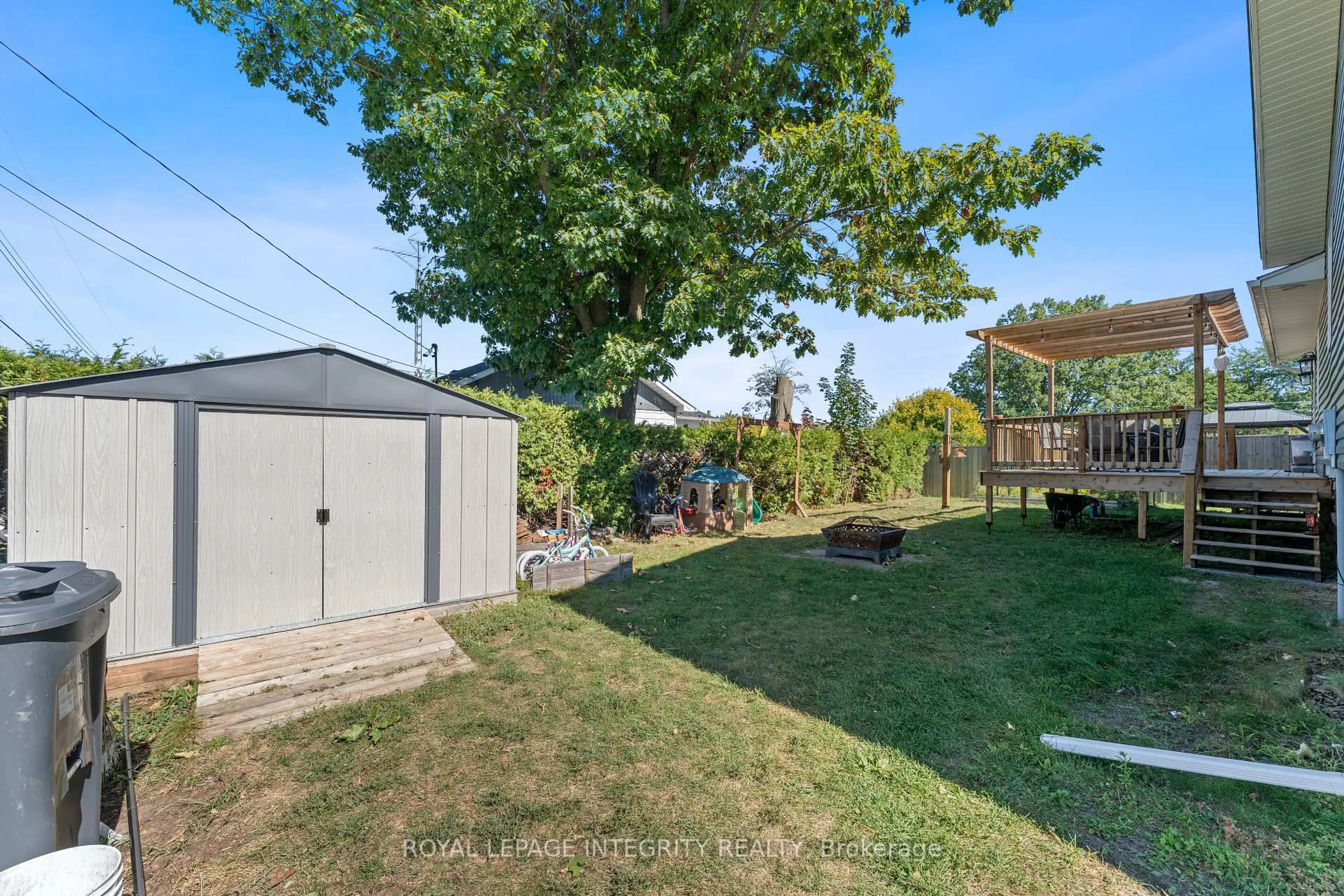 A pic from outside/outdoor area/front of a property/back of a property/a pic from drone, street for 2217 Lapointe St, Clarence-Rockland Ontario K0A 1E0