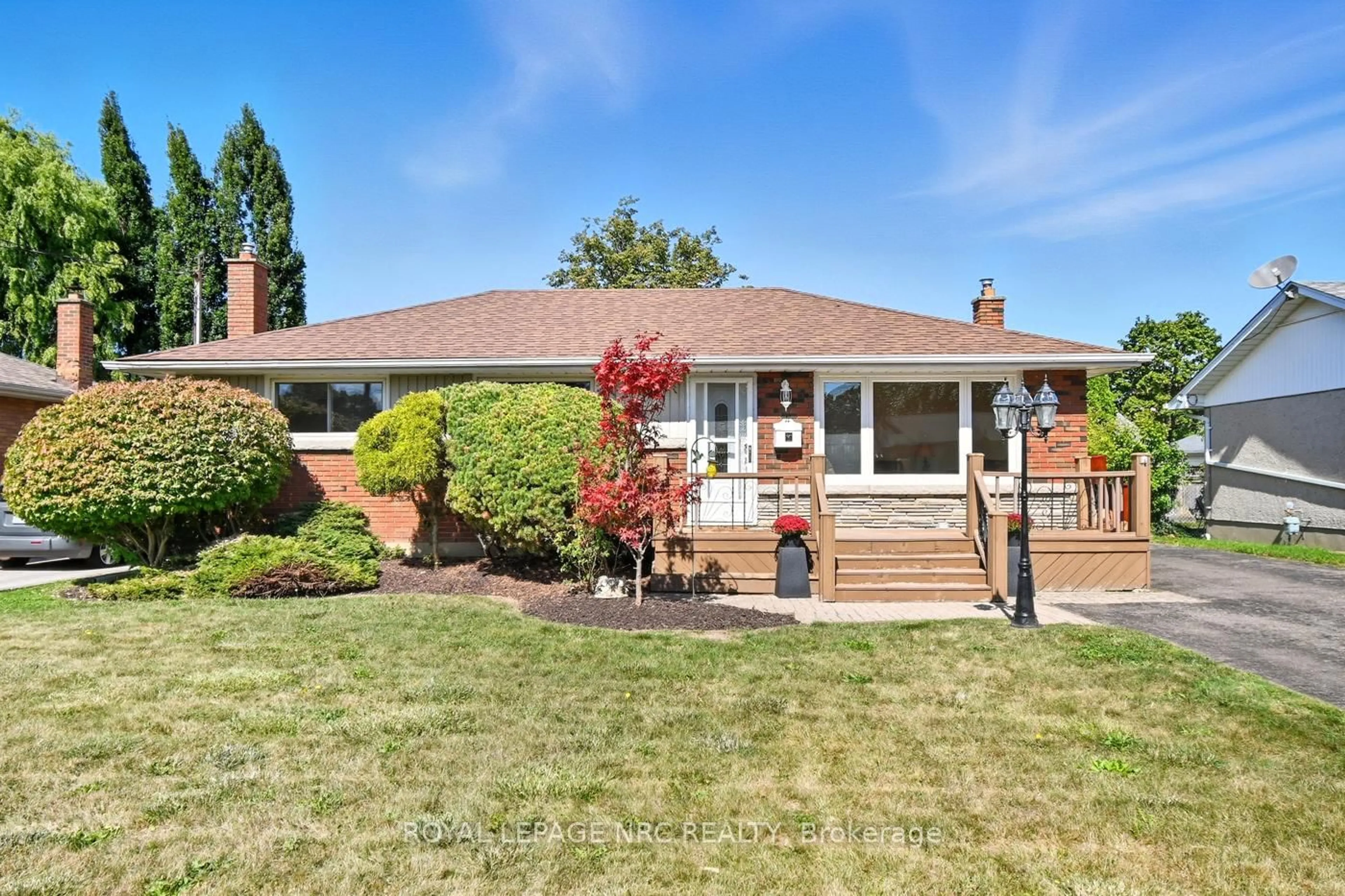 Home with brick exterior material, street for 23 Grosvenor St, St. Catharines Ontario L2M 3E1
