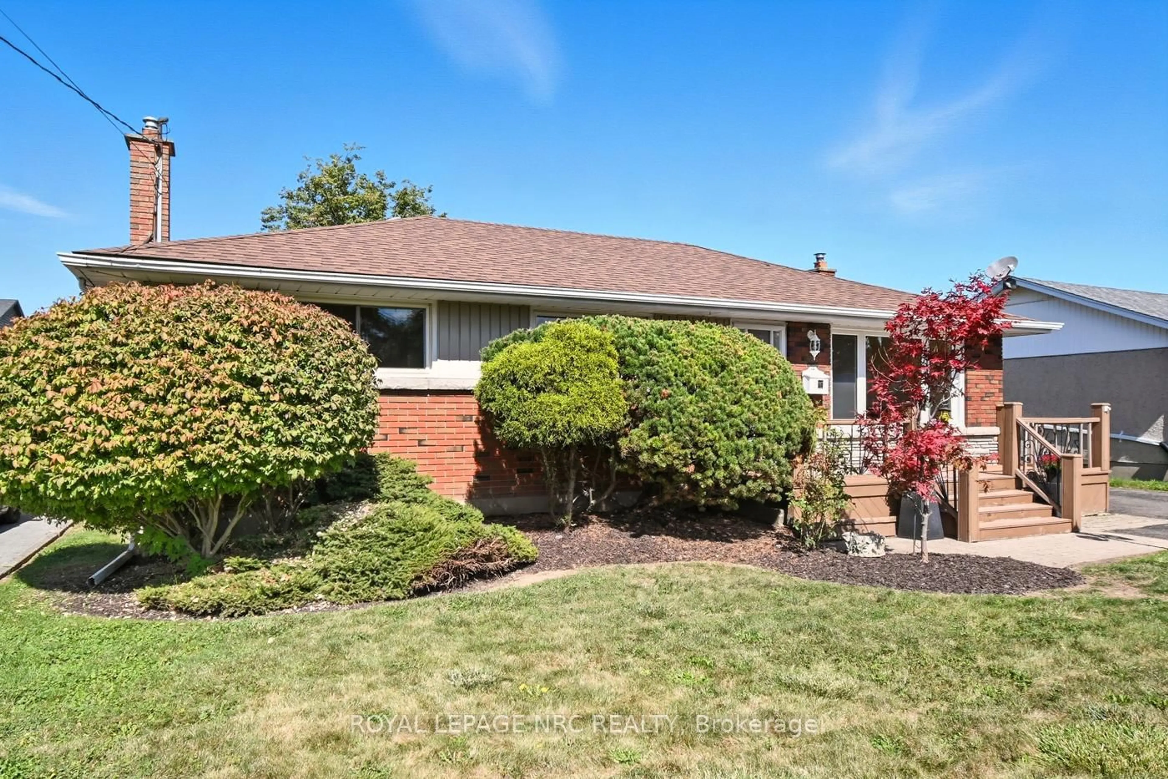 Home with brick exterior material, street for 23 Grosvenor St, St. Catharines Ontario L2M 3E1