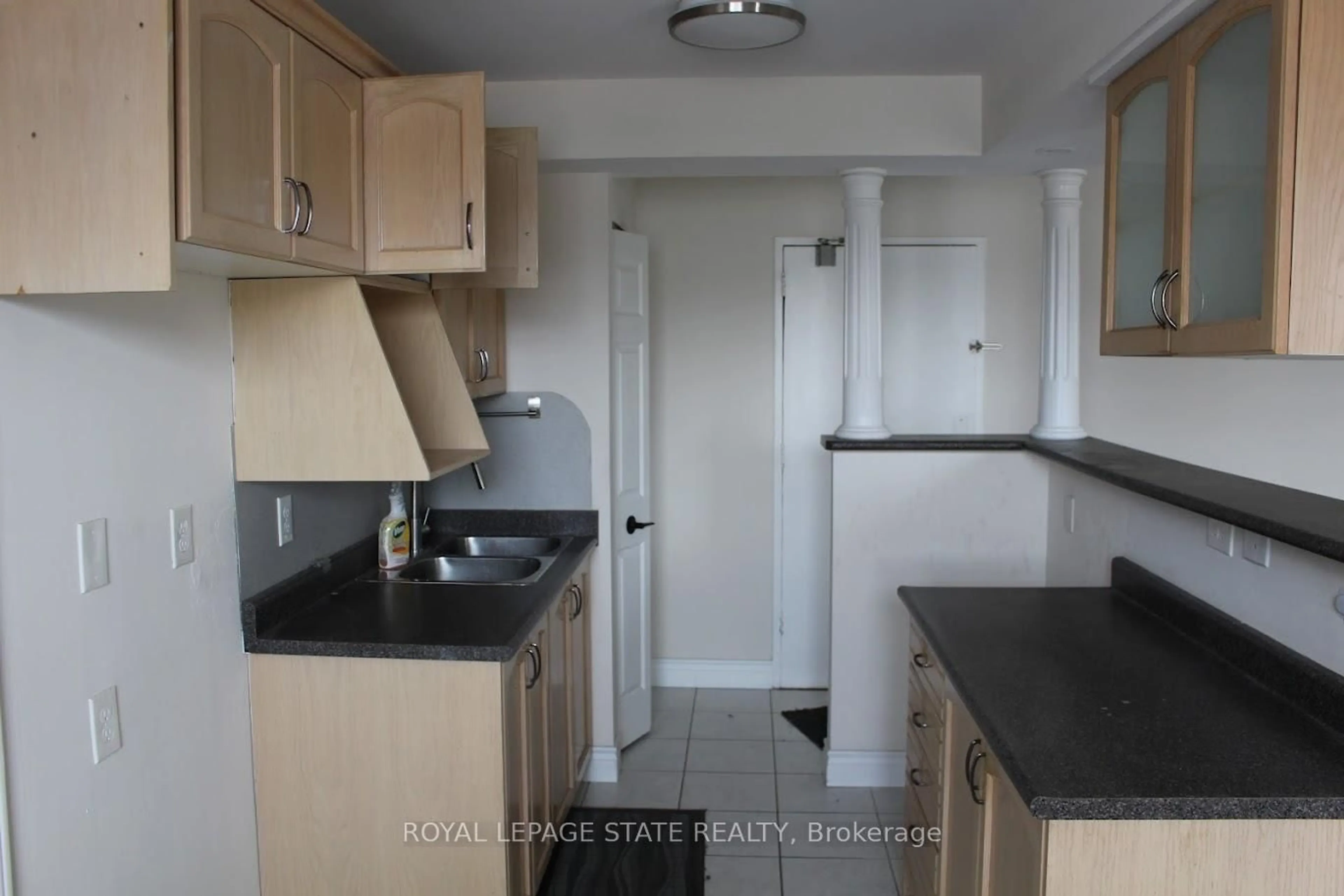 Standard kitchen, unknown for 851 Queenston Rd #204, Hamilton Ontario L8G 1B4