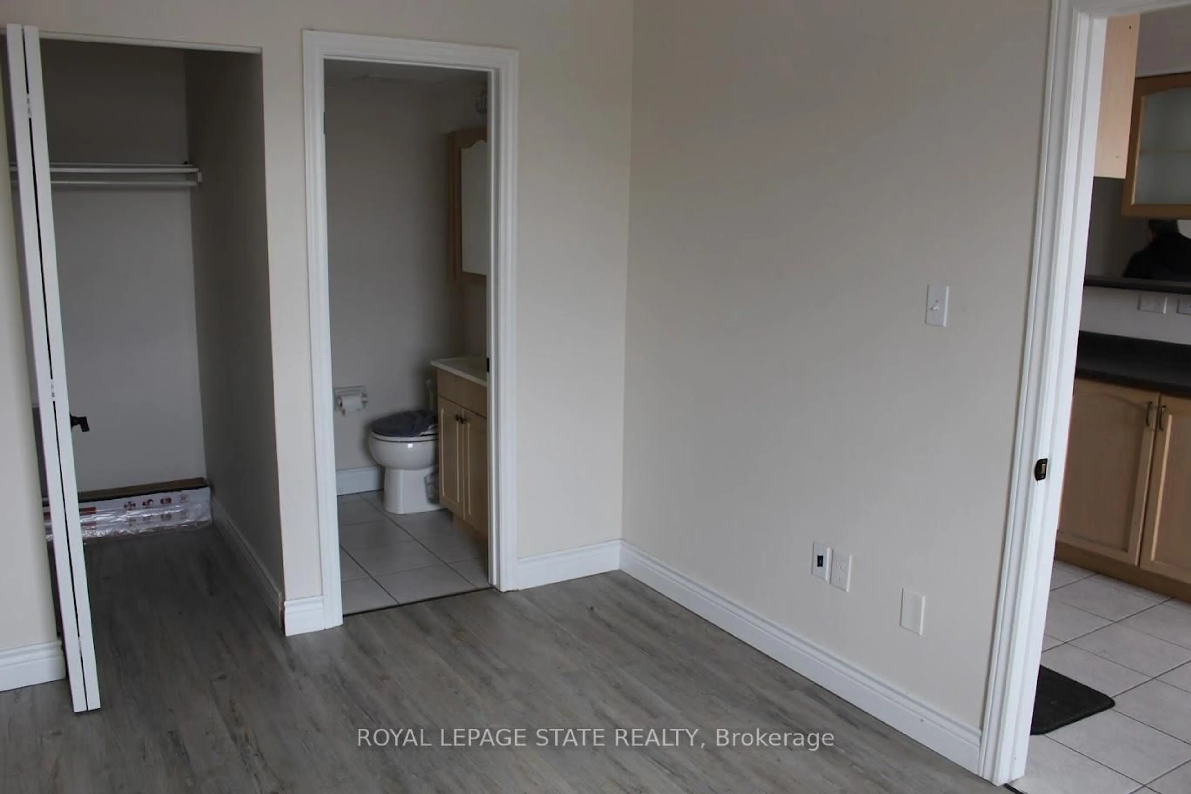 A pic of a room for 851 Queenston Rd #204, Hamilton Ontario L8G 1B4