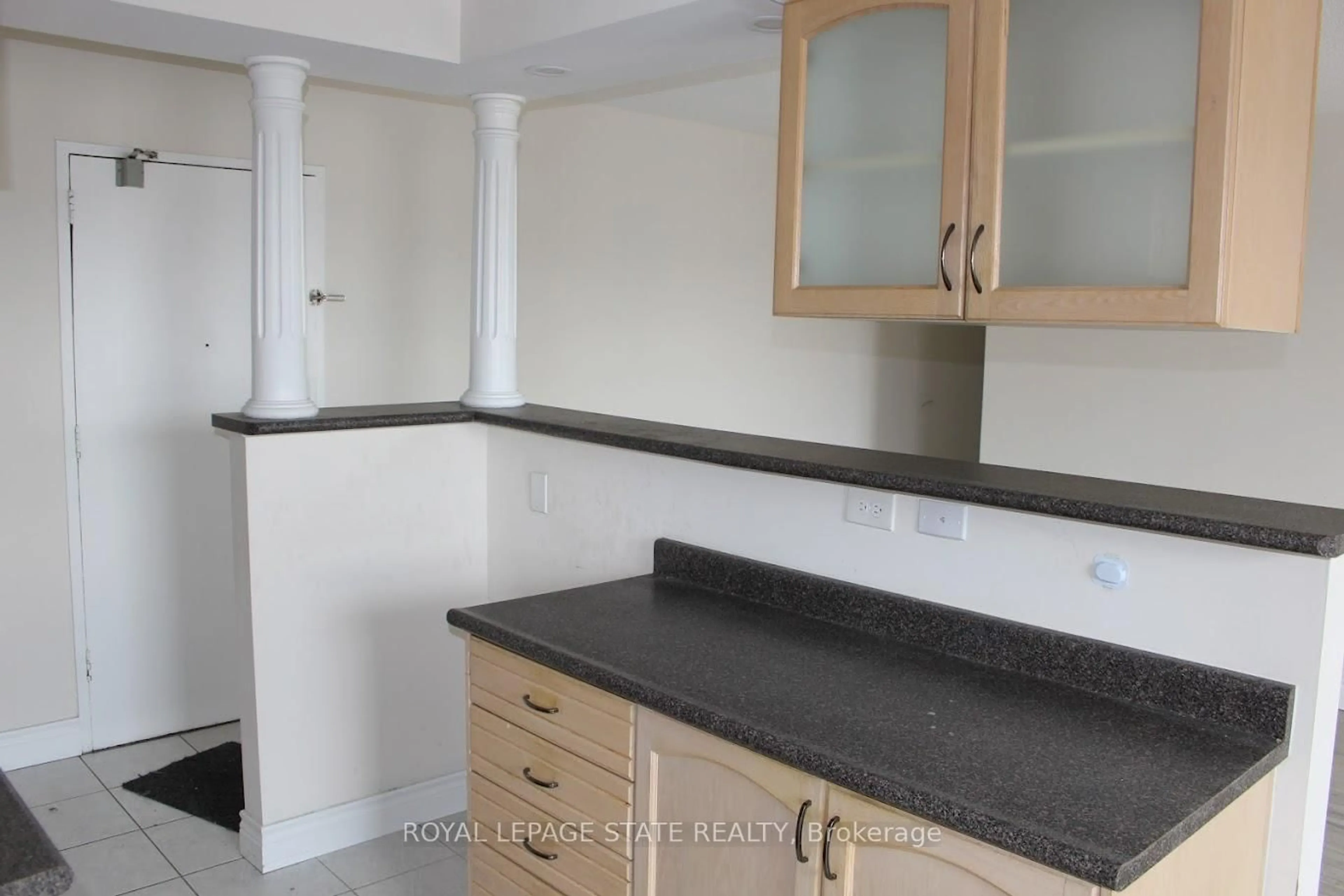 Standard kitchen, unknown for 851 Queenston Rd #204, Hamilton Ontario L8G 1B4