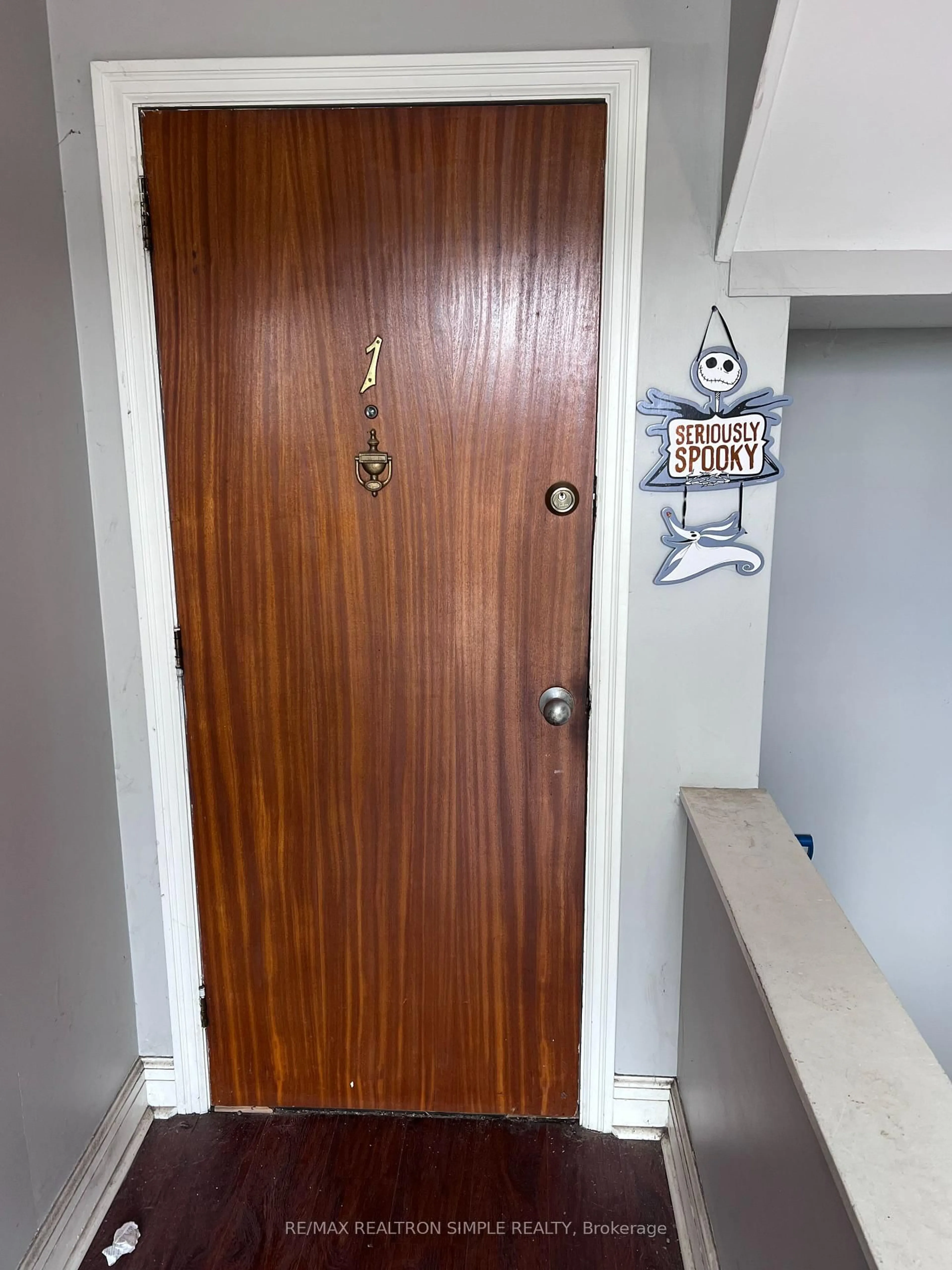 Indoor entryway for 644 Bloem St, North Bay Ontario P1B 4W6