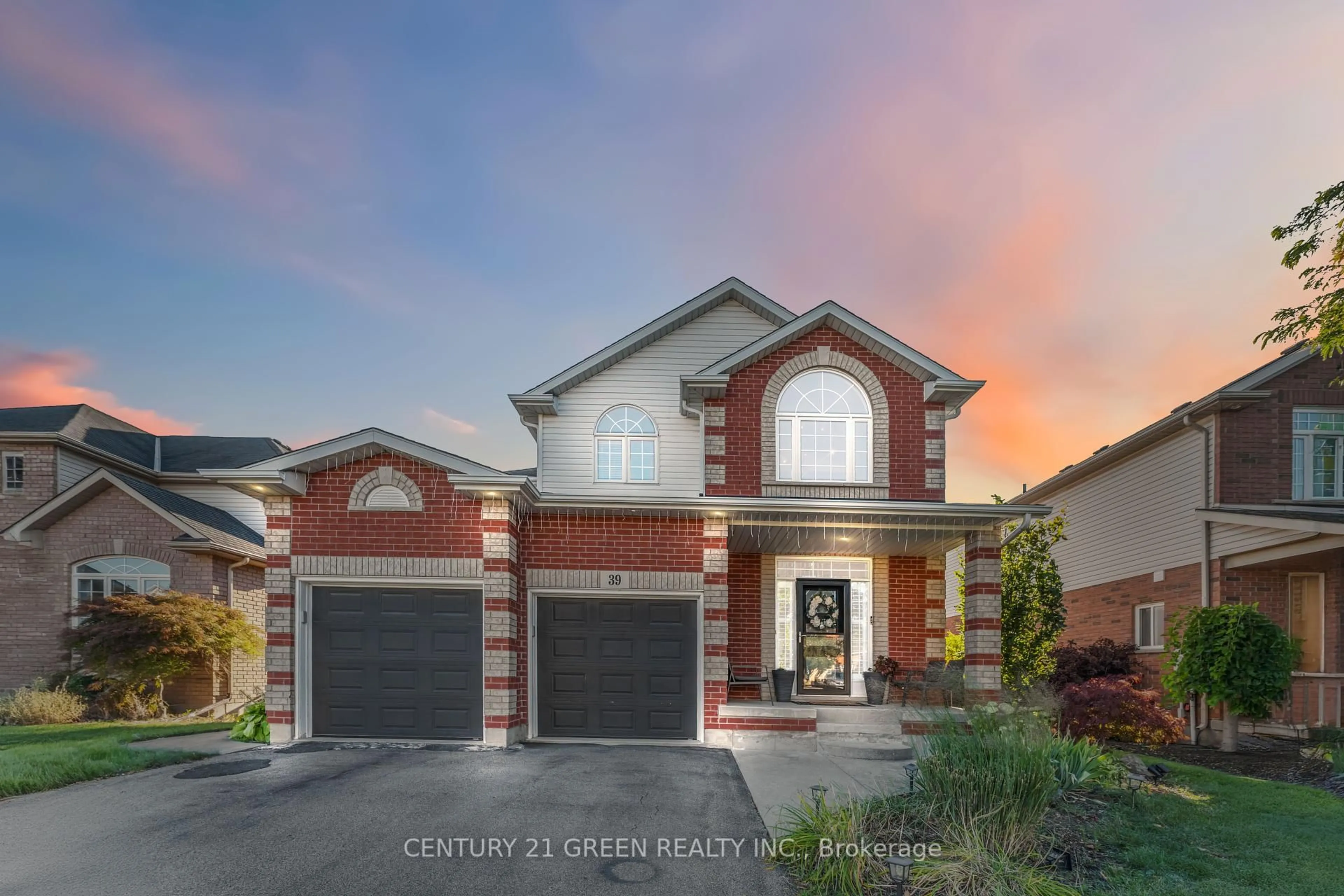 Home with brick exterior material, street for 39 Honey Locust Circ, Thorold Ontario L2V 5E3