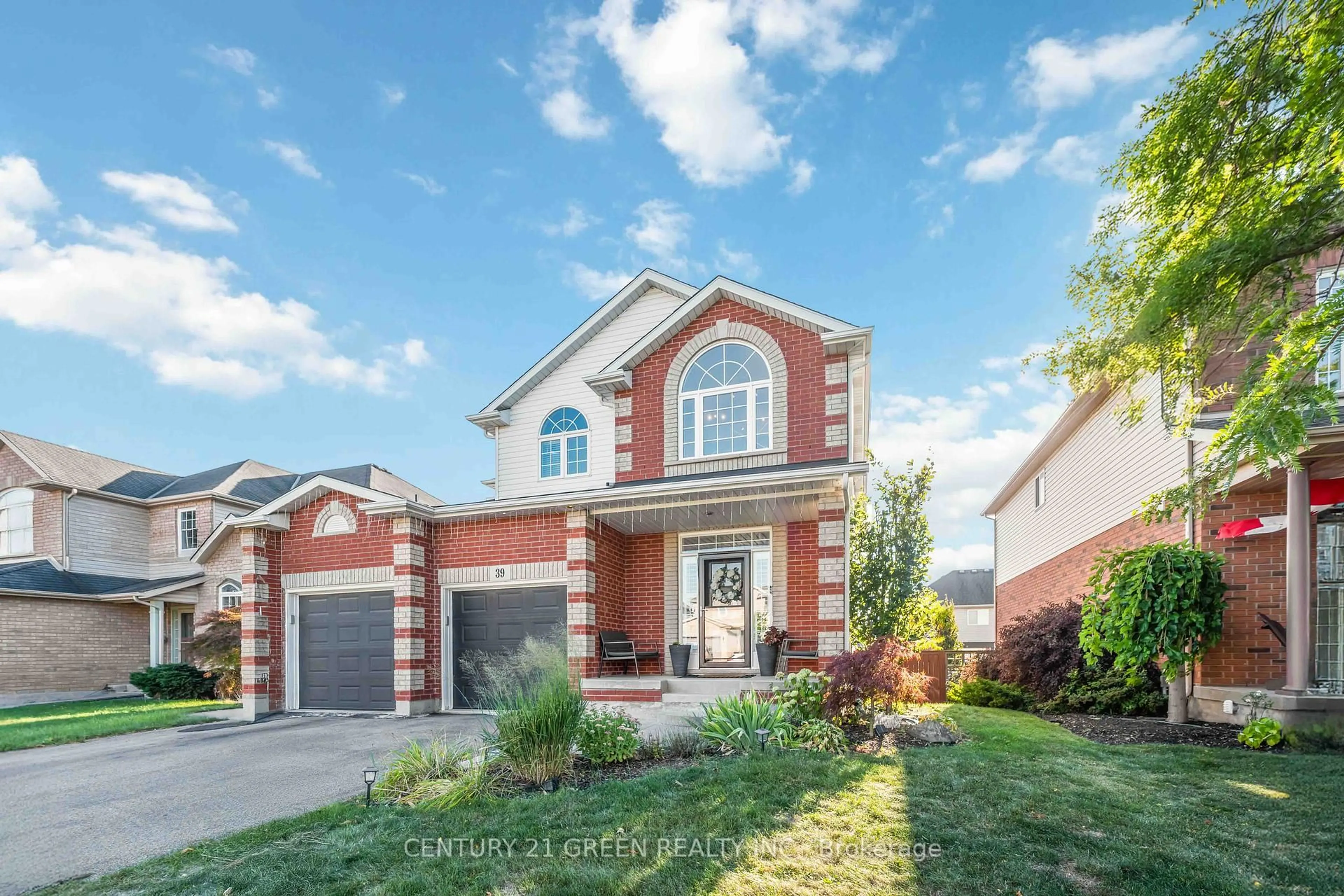 Home with brick exterior material, street for 39 Honey Locust Circ, Thorold Ontario L2V 5E3