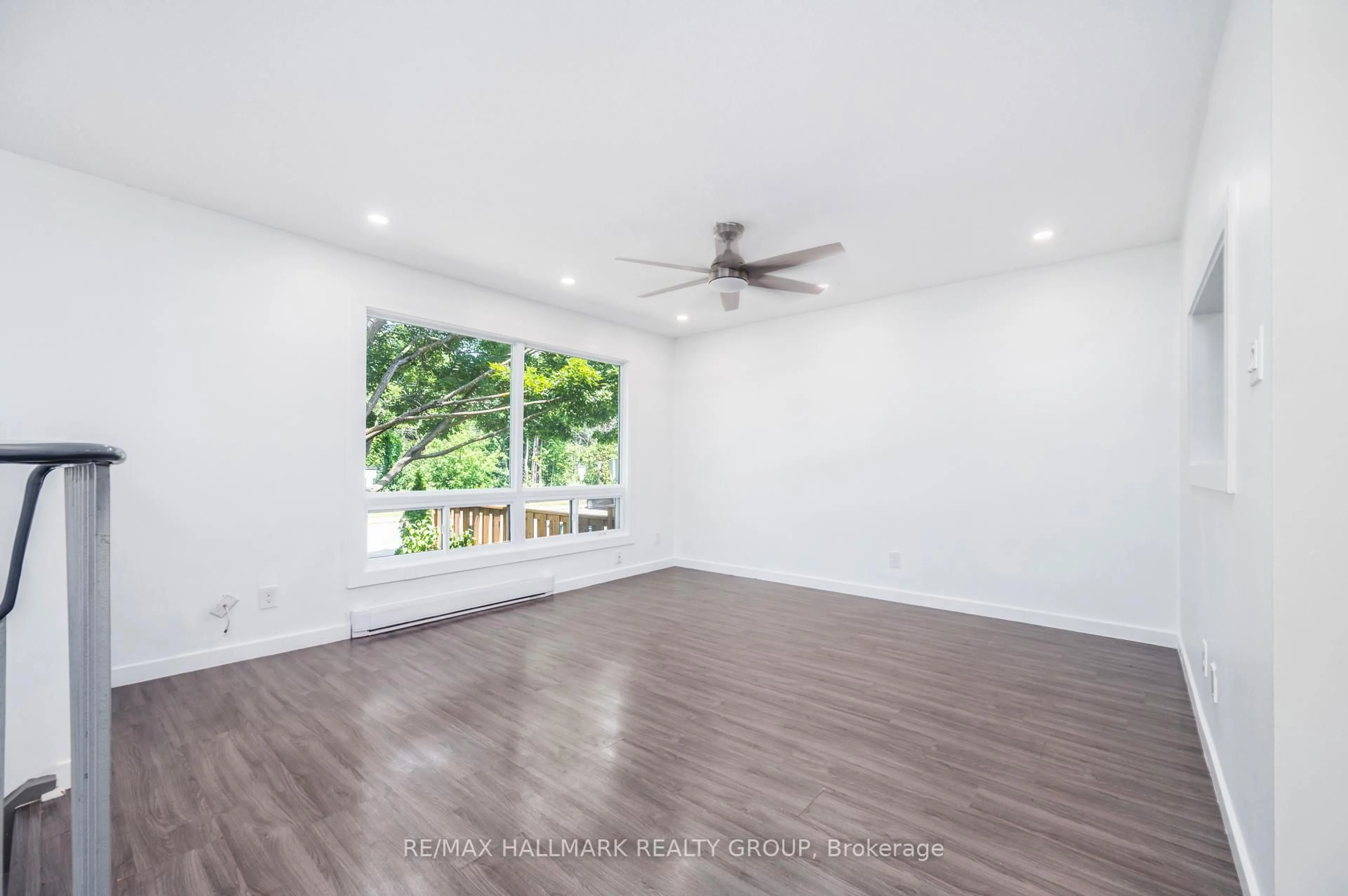 A pic of a room for 15 Banner Rd #M, Ottawa Ontario K2H 8T3