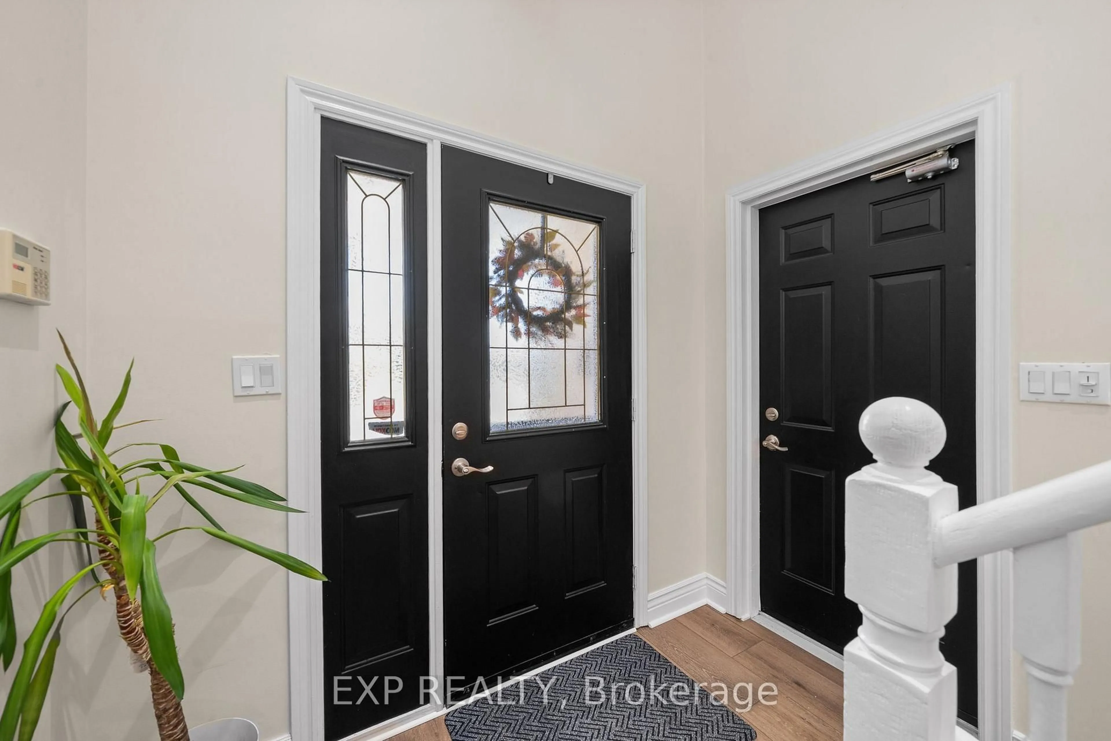 Indoor entryway for 130 Finch Dr, Belleville Ontario K8P 5L4