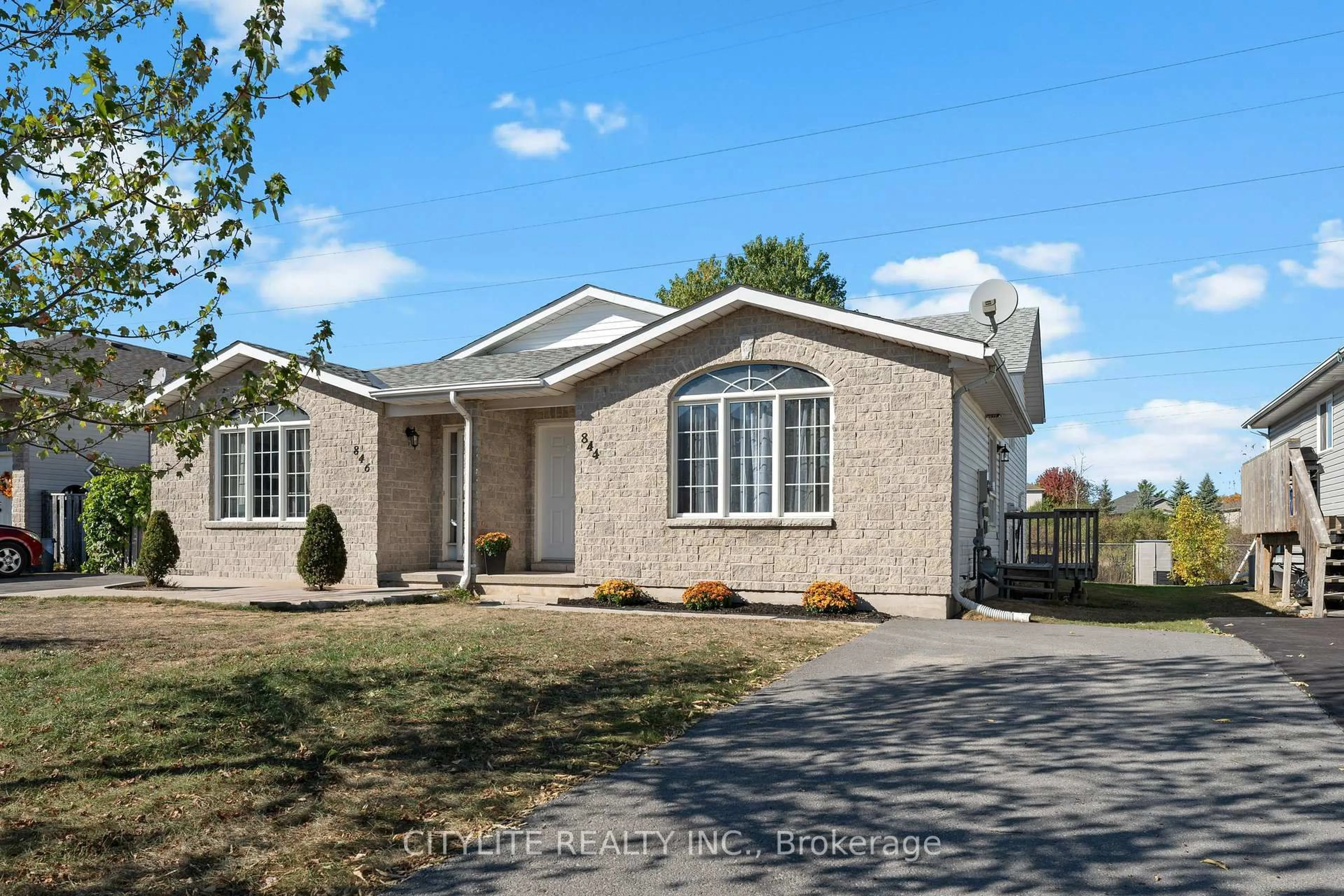Home with vinyl exterior material, street for 844 PEACHWOOD St, Kingston Ontario K7P 3G6
