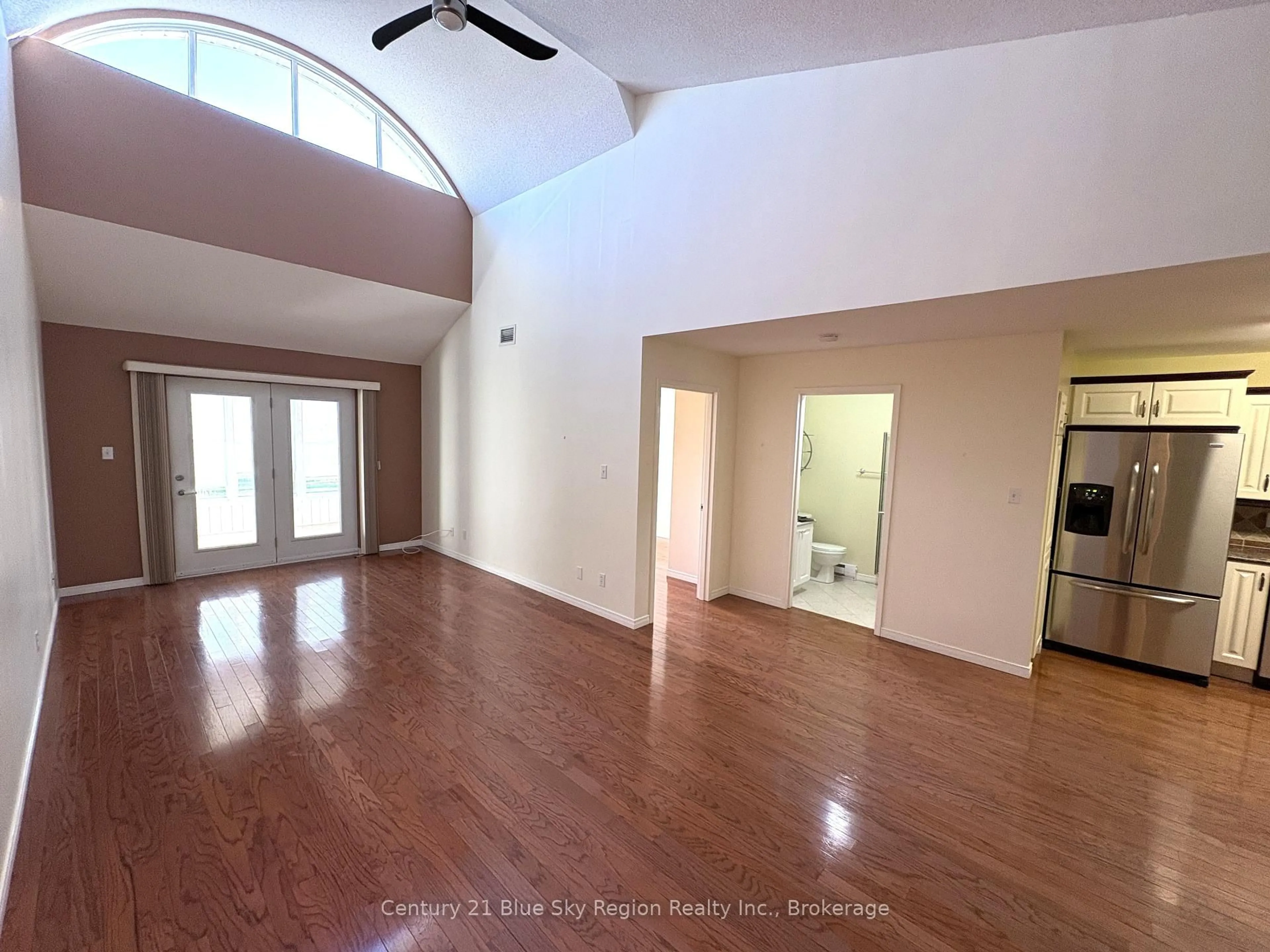 Indoor foyer for 713 Coursol Rd #4, West Nipissing Ontario P2B 2Z2
