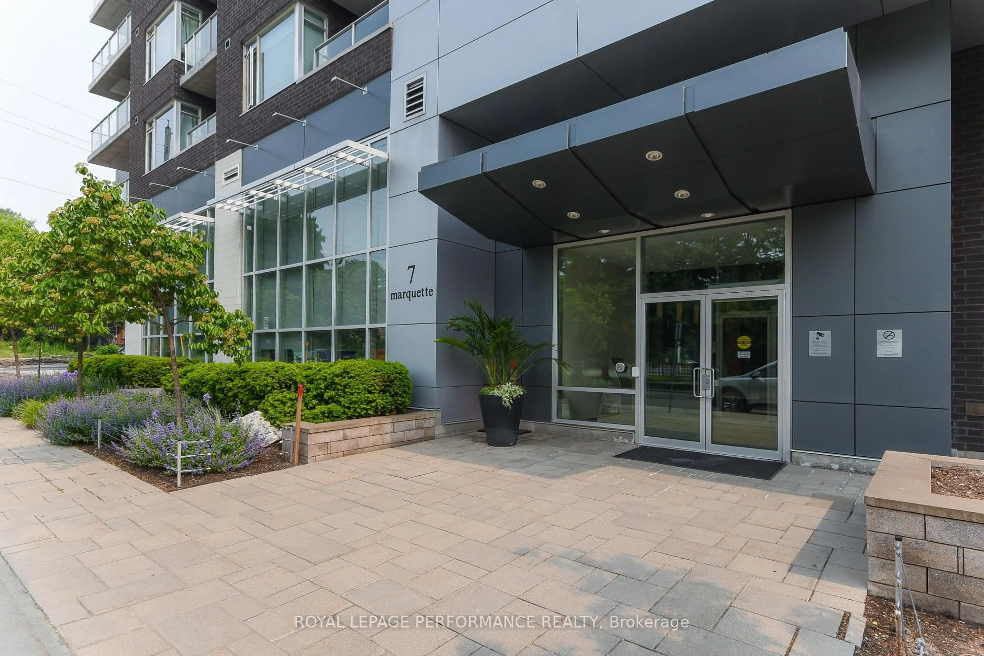 Indoor foyer for 7 Marquette Ave #309A, Ottawa Ontario K1L 8A7