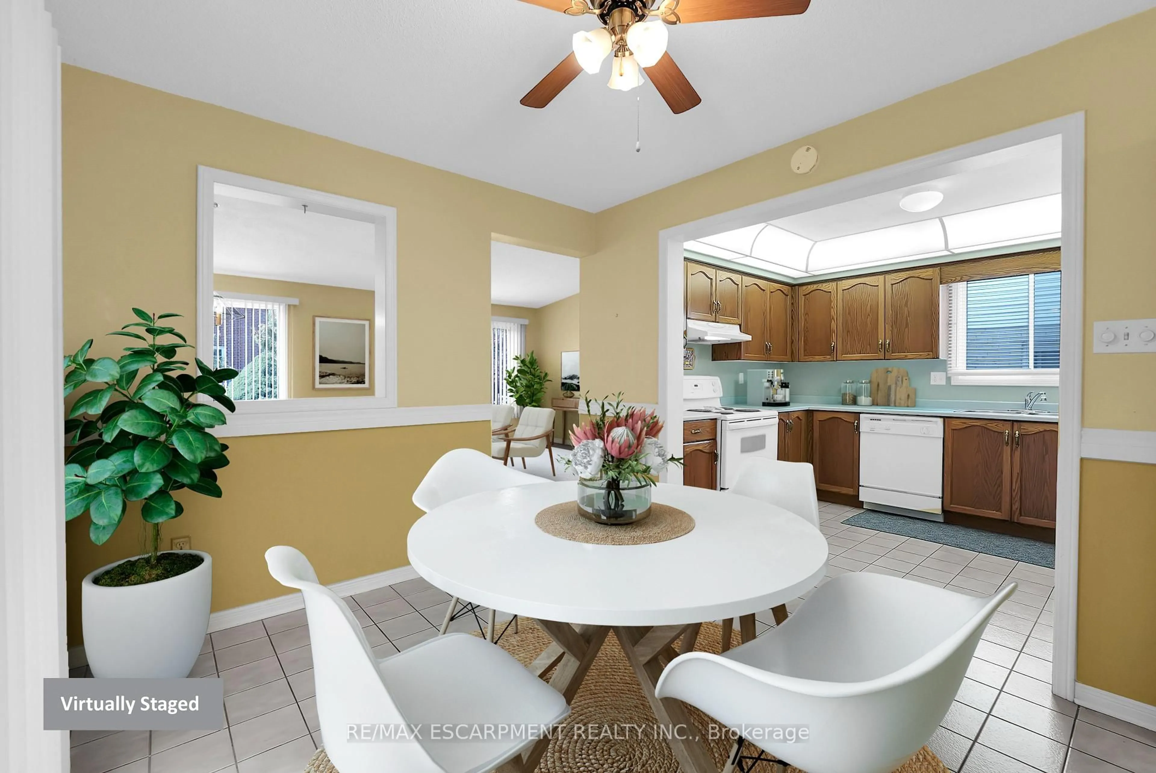 Open concept kitchen, ceramic/tile floor for 4584 Juniper Crt, Lincoln Ontario L3J 0C8