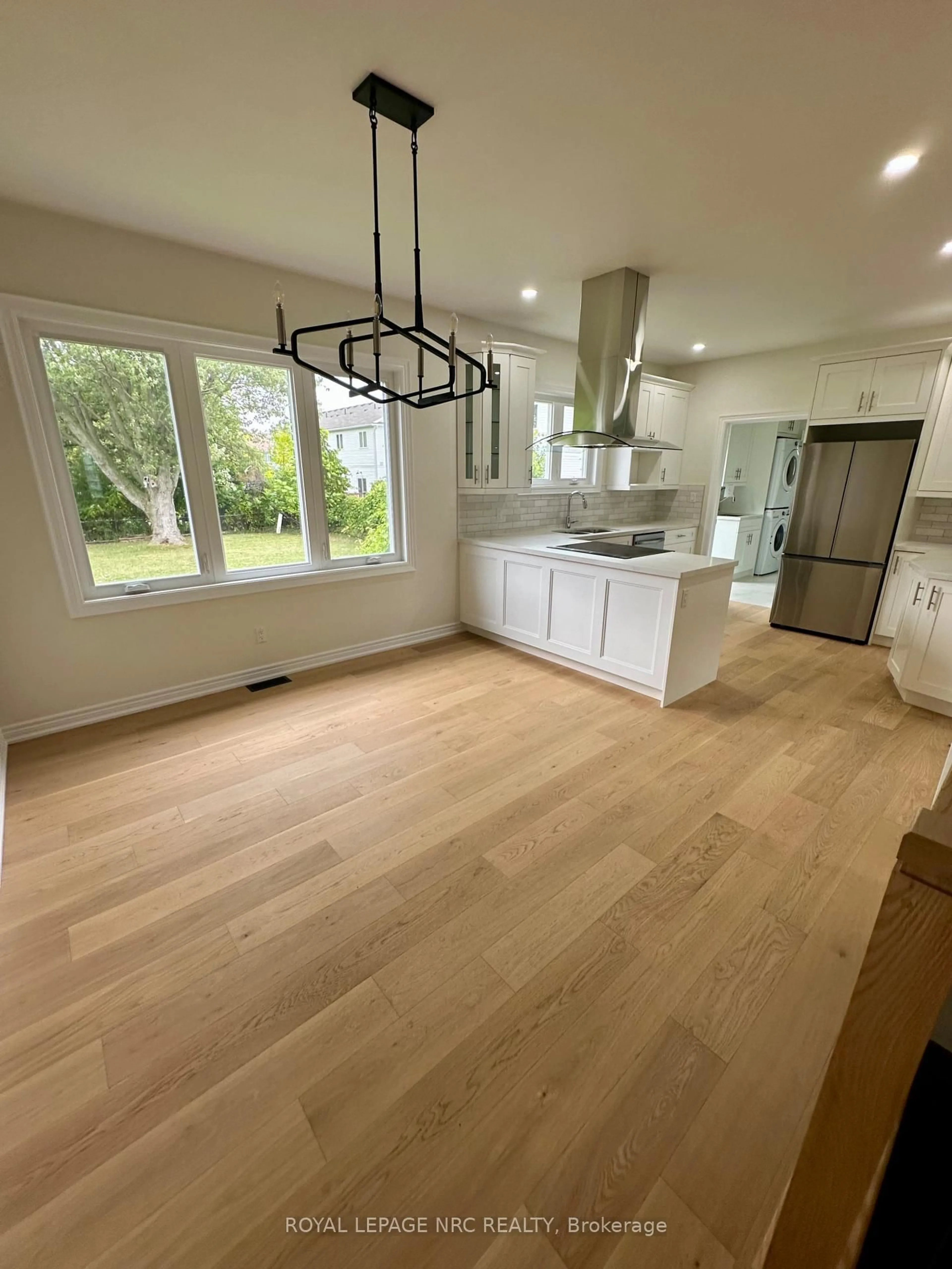 Open concept kitchen, wood/laminate floor for 17 Glenbarr Rd, St. Catharines Ontario L2T 1Y2