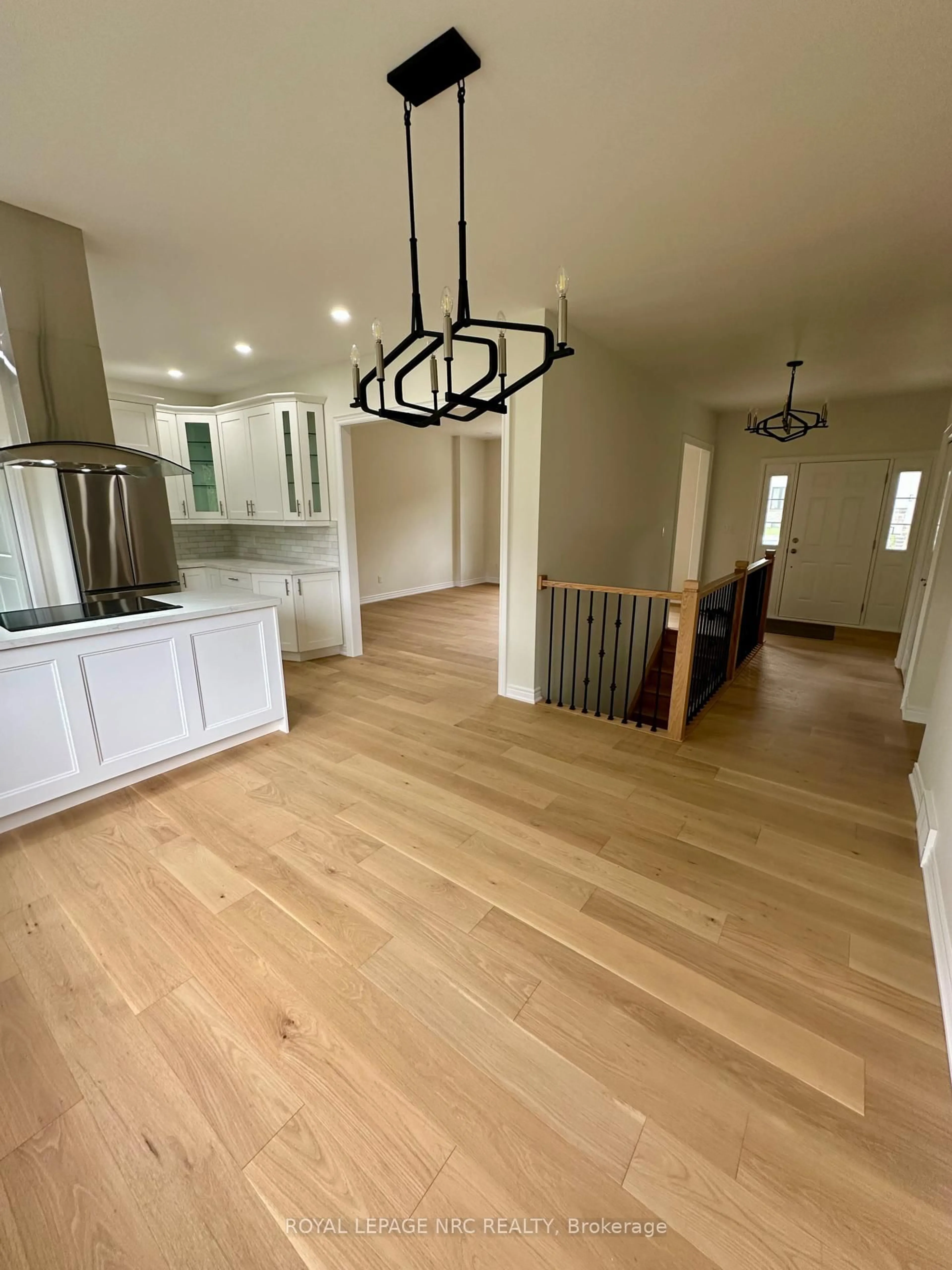 Open concept kitchen, wood/laminate floor for 17 Glenbarr Rd, St. Catharines Ontario L2T 1Y2