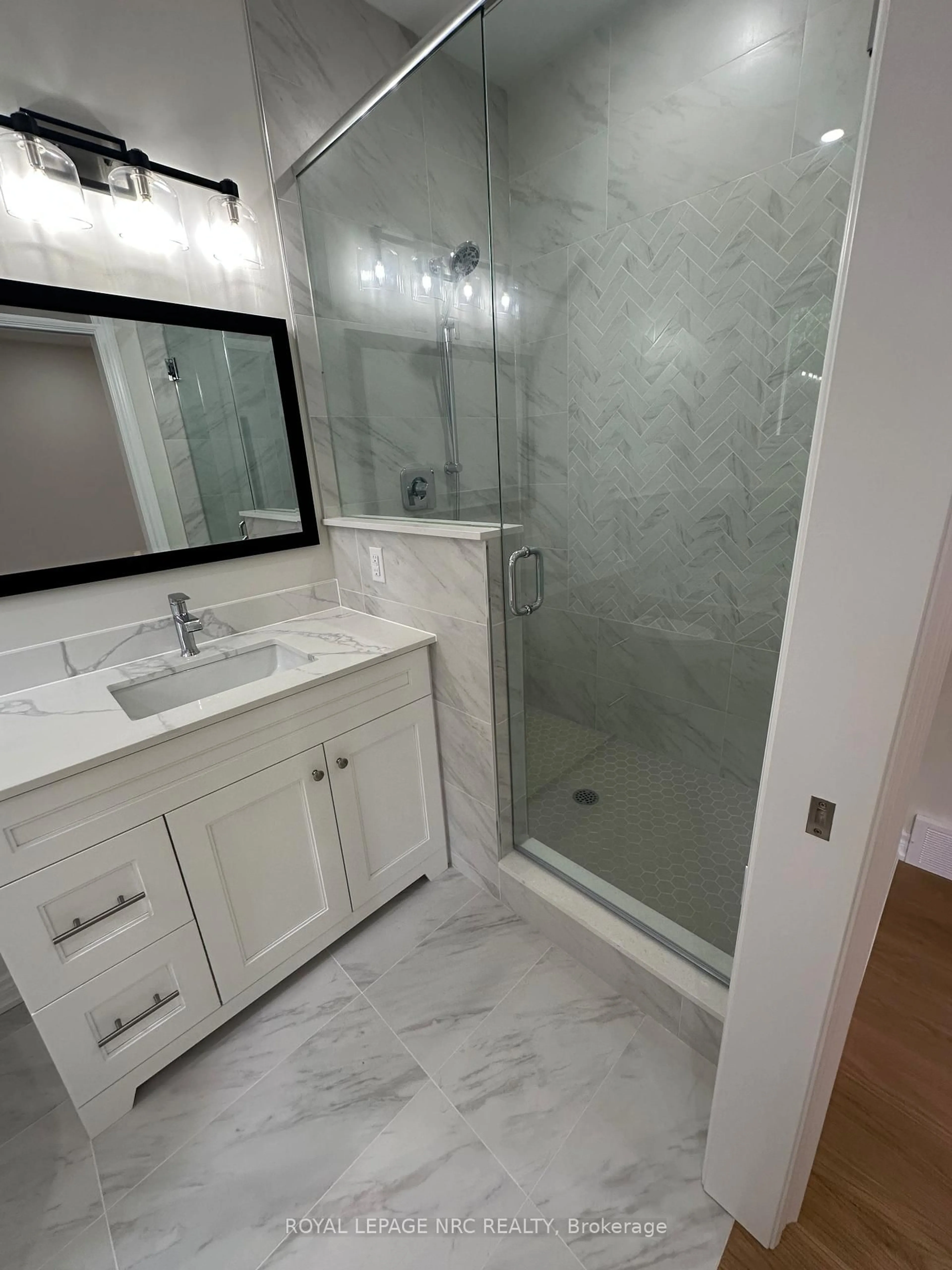 Contemporary bathroom, ceramic/tile floor for 17 Glenbarr Rd, St. Catharines Ontario L2T 1Y2