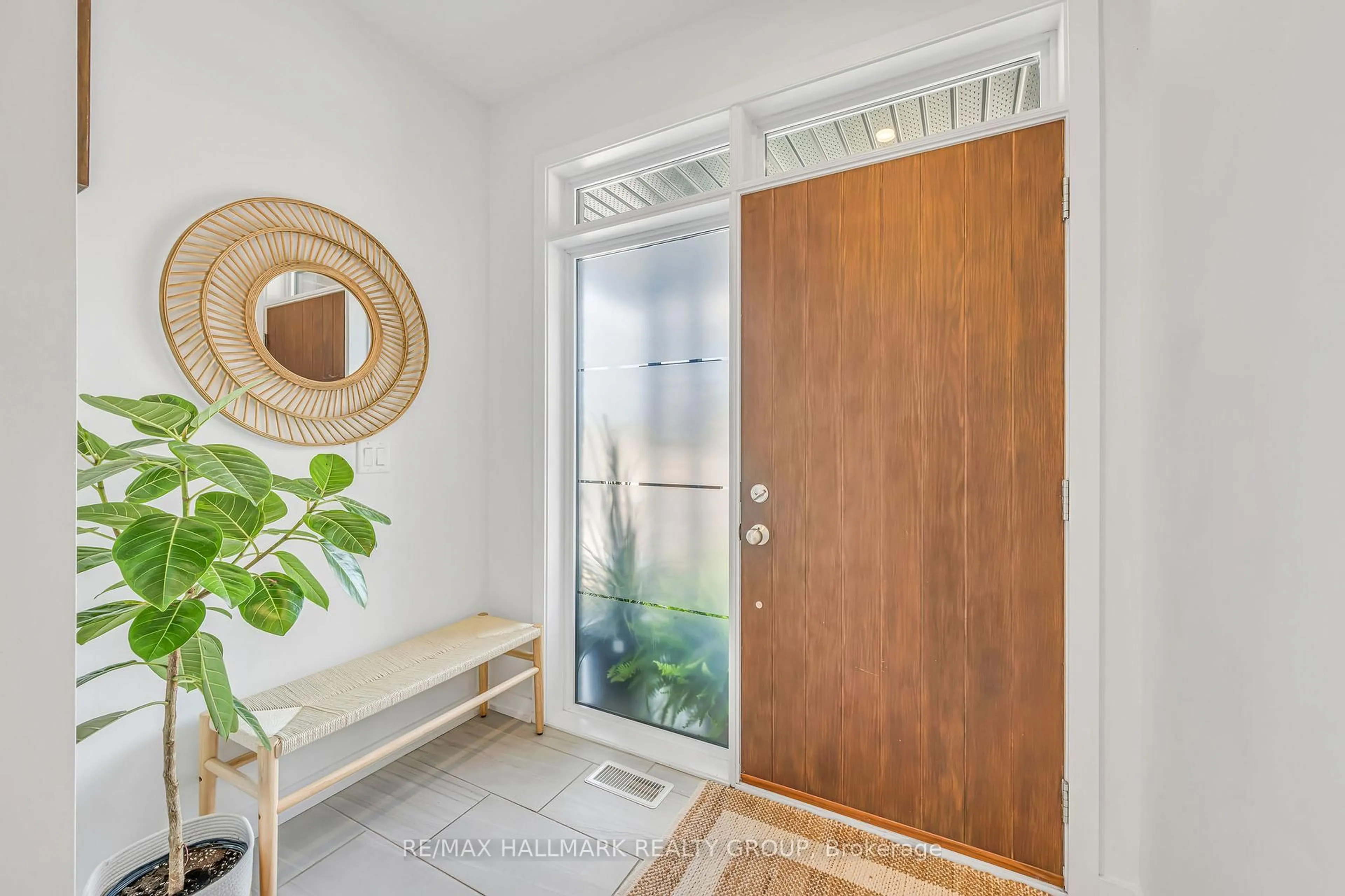 Indoor entryway for 14 Stanhope Crt, Ottawa Ontario K2J 6S2