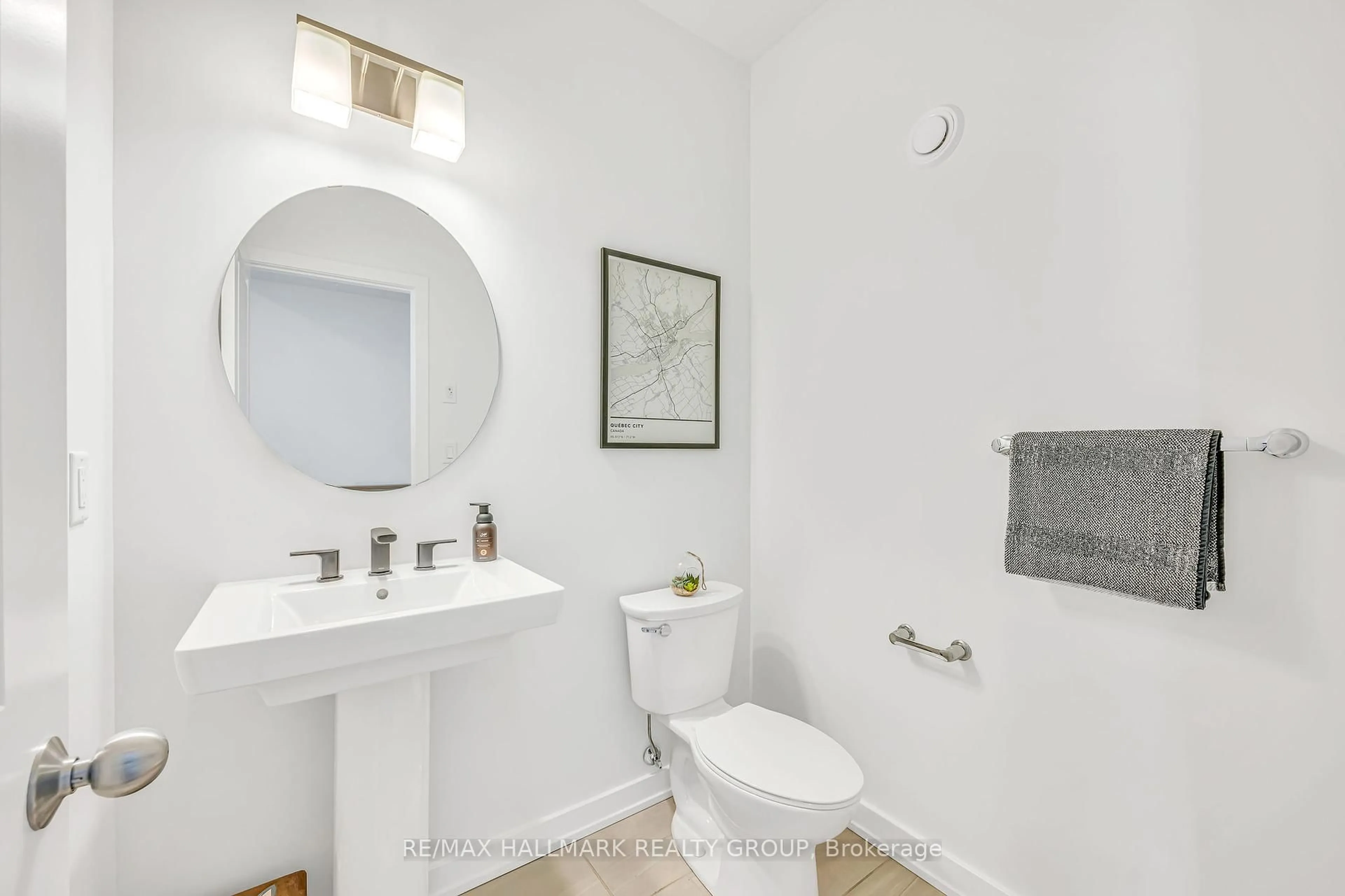 Standard bathroom, ceramic/tile floor for 14 Stanhope Crt, Ottawa Ontario K2J 6S2