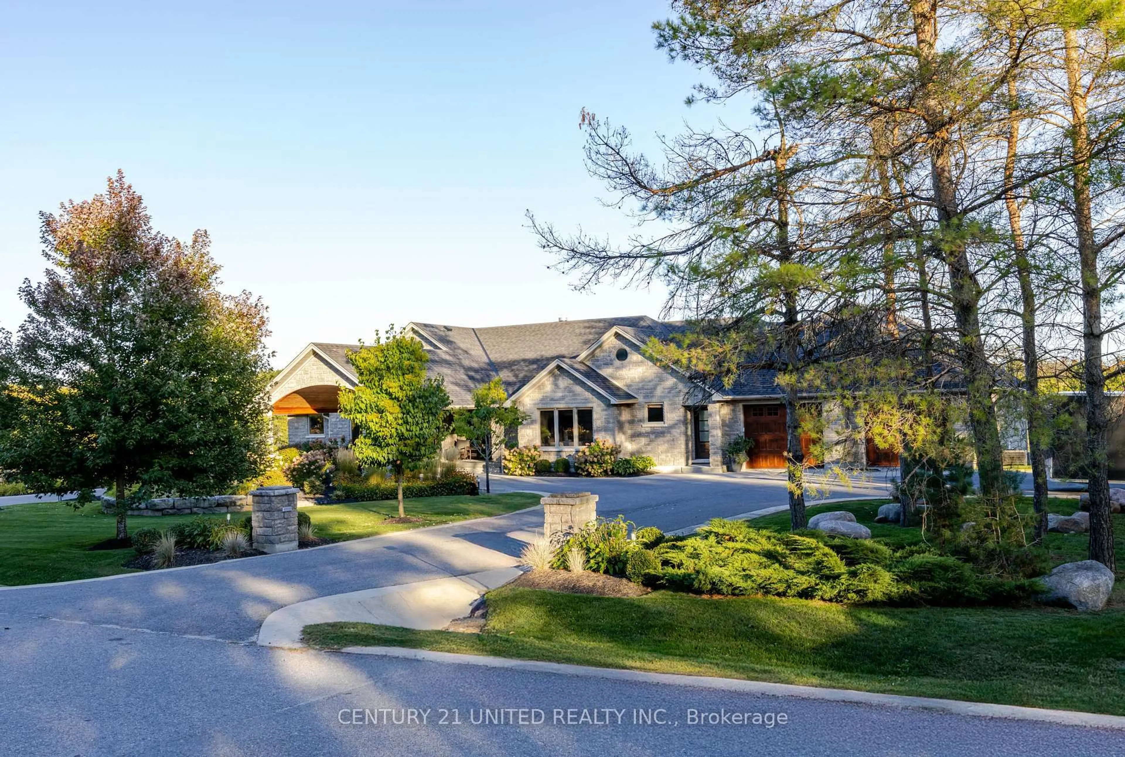 A pic from outside/outdoor area/front of a property/back of a property/a pic from drone, unknown for 7 Maplehill Dr, Cavan Monaghan Ontario K9J 0E5
