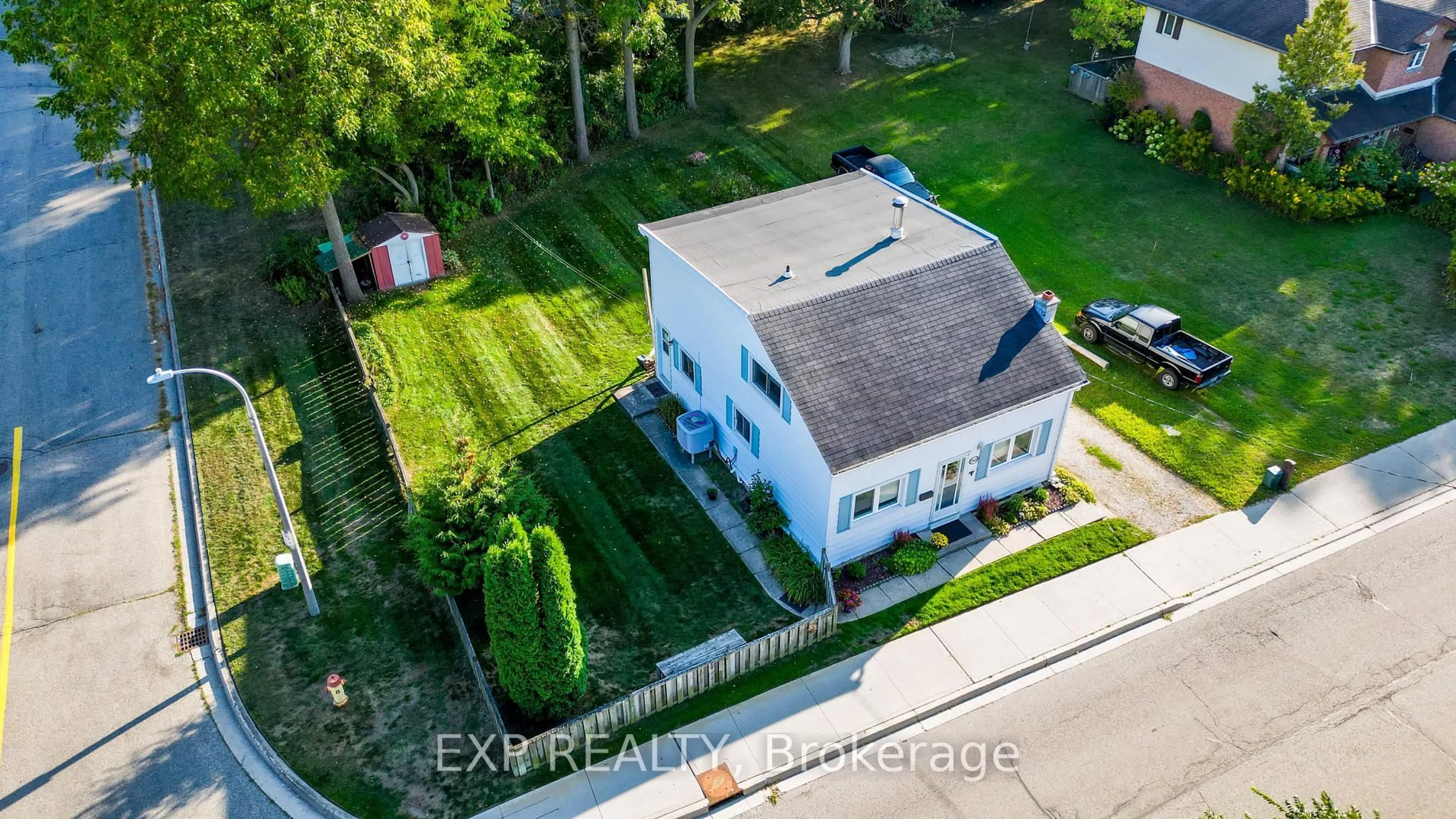 A pic from outside/outdoor area/front of a property/back of a property/a pic from drone, street for 1949 Old Mill Rd, Kitchener Ontario N2P 1E3