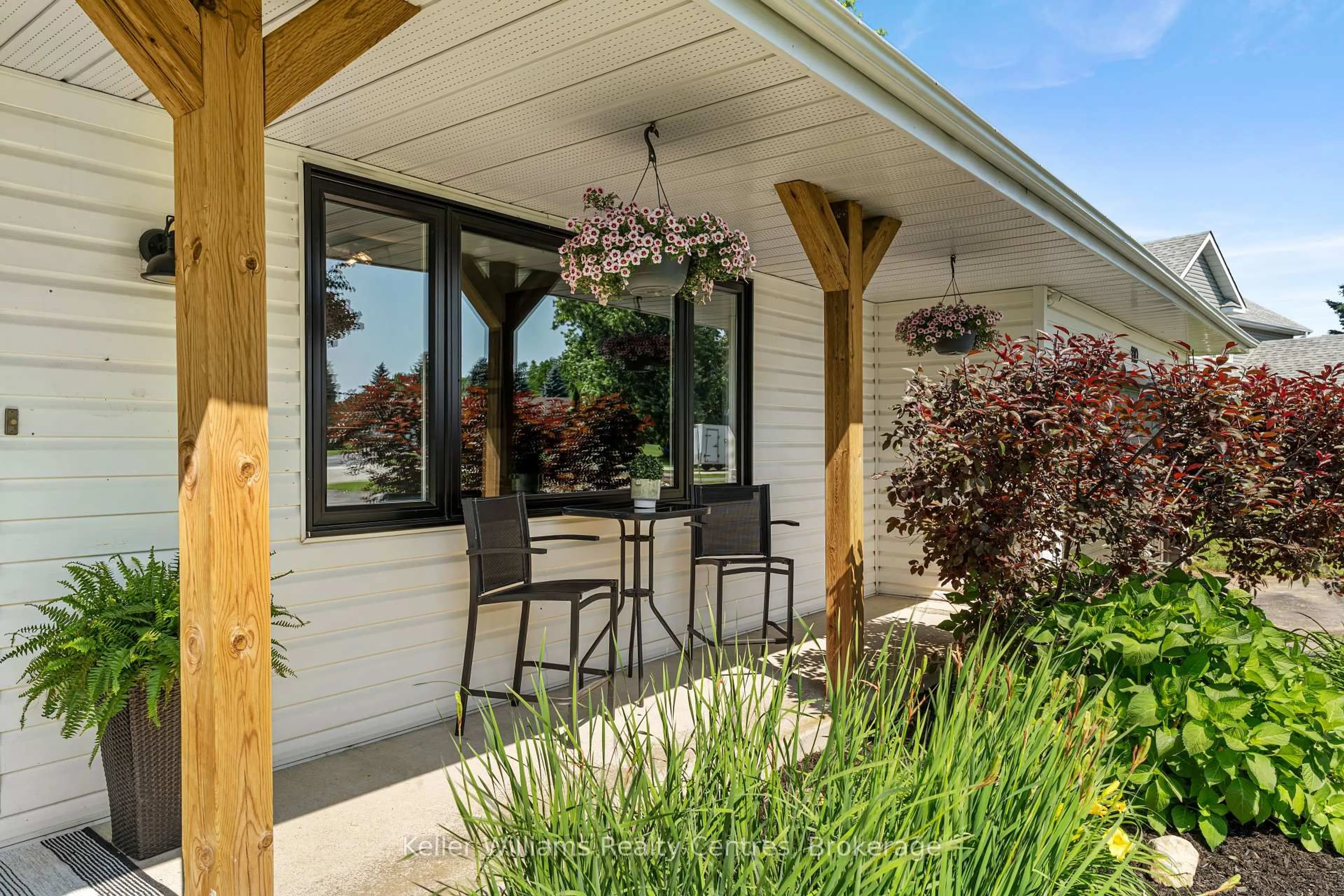 Patio, street for 110 Mary Ave, Georgian Bluffs Ontario N4K 5N5