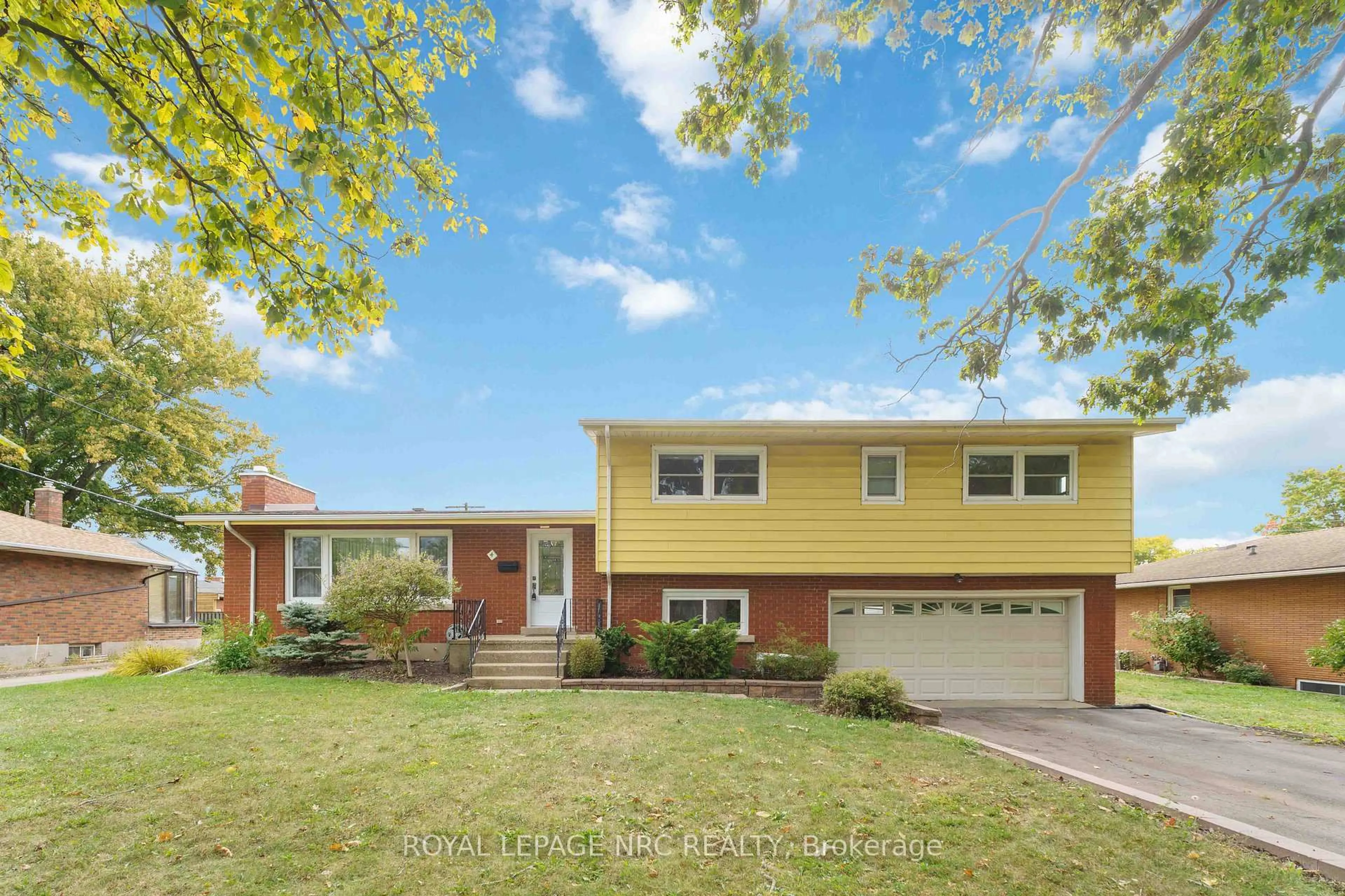 Home with brick exterior material, street for 4 Oakmount Rd, Welland Ontario L3C 4X8