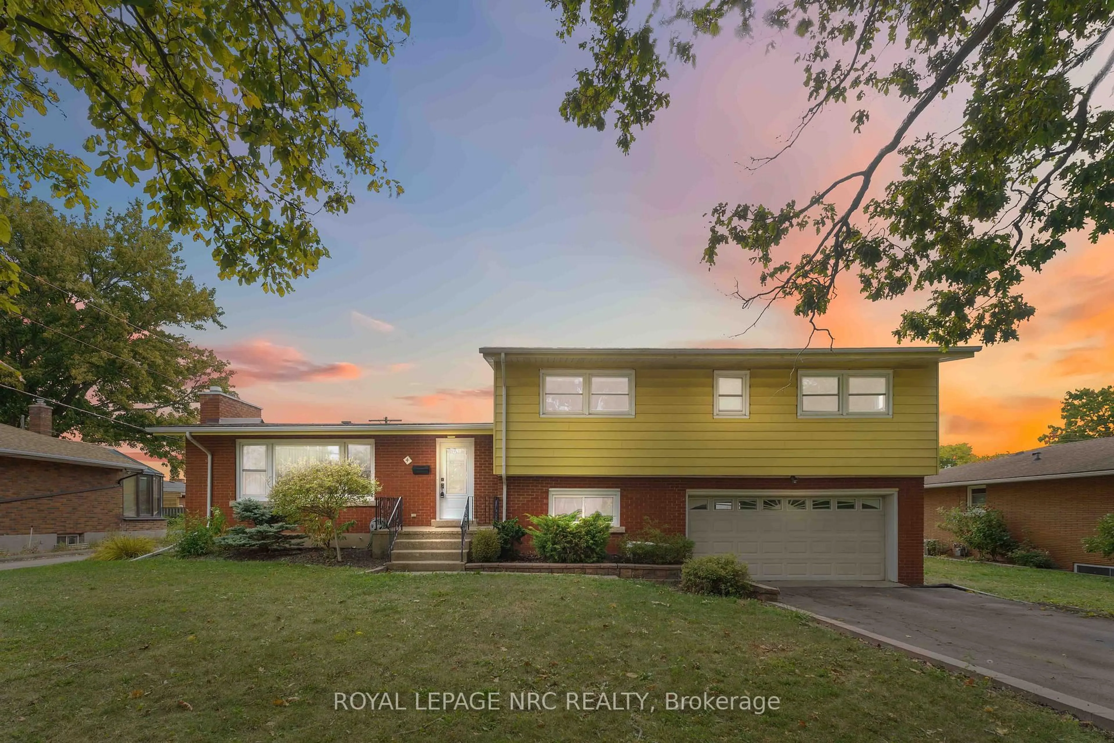 Home with brick exterior material, street for 4 Oakmount Rd, Welland Ontario L3C 4X8
