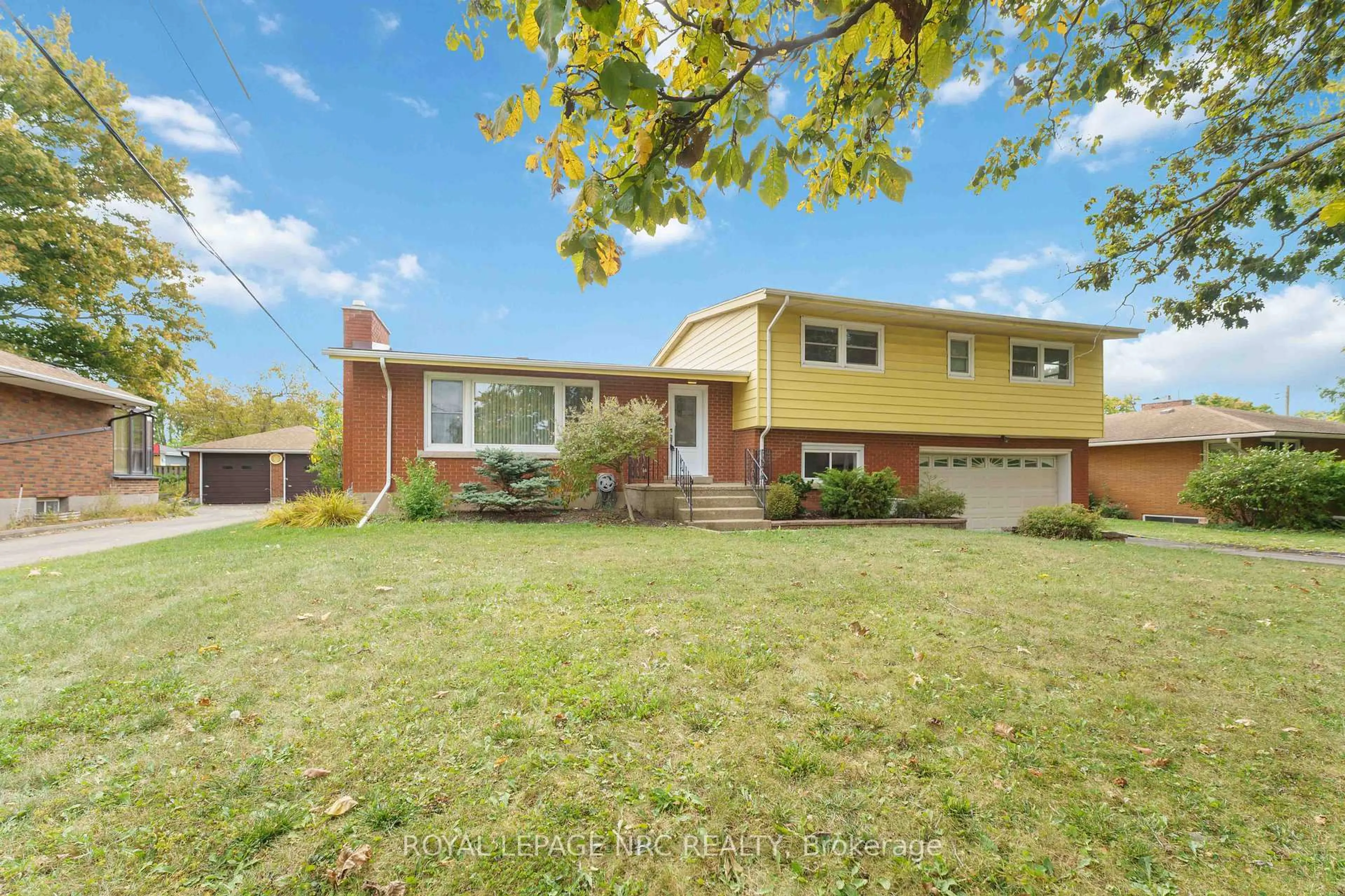 Home with brick exterior material, street for 4 Oakmount Rd, Welland Ontario L3C 4X8
