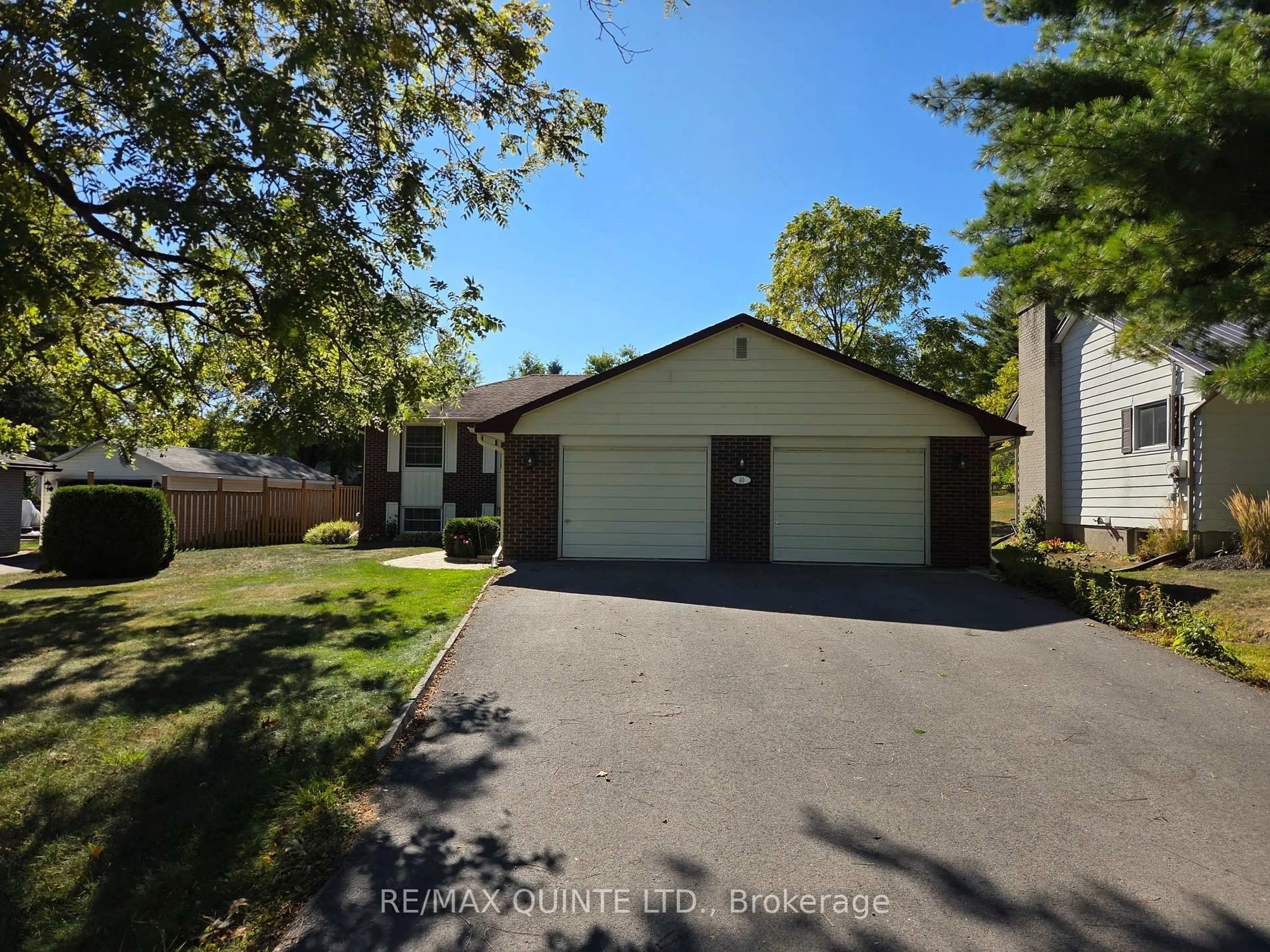A pic from outside/outdoor area/front of a property/back of a property/a pic from drone, street for 40 College St, Tweed Ontario K0K 3J0