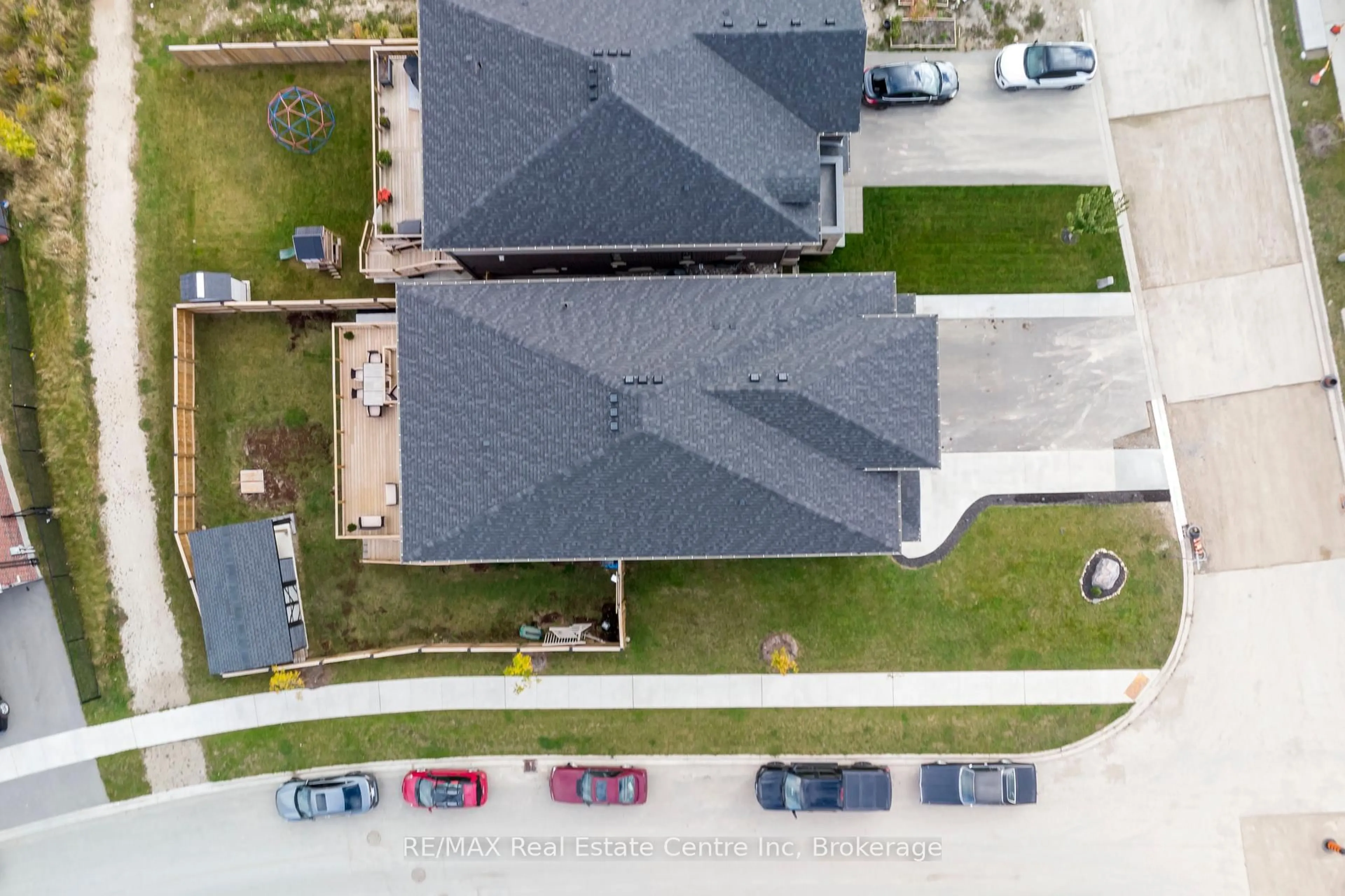 A pic from outside/outdoor area/front of a property/back of a property/a pic from drone, street for 49 Keating St, Guelph Ontario N1E 0S2