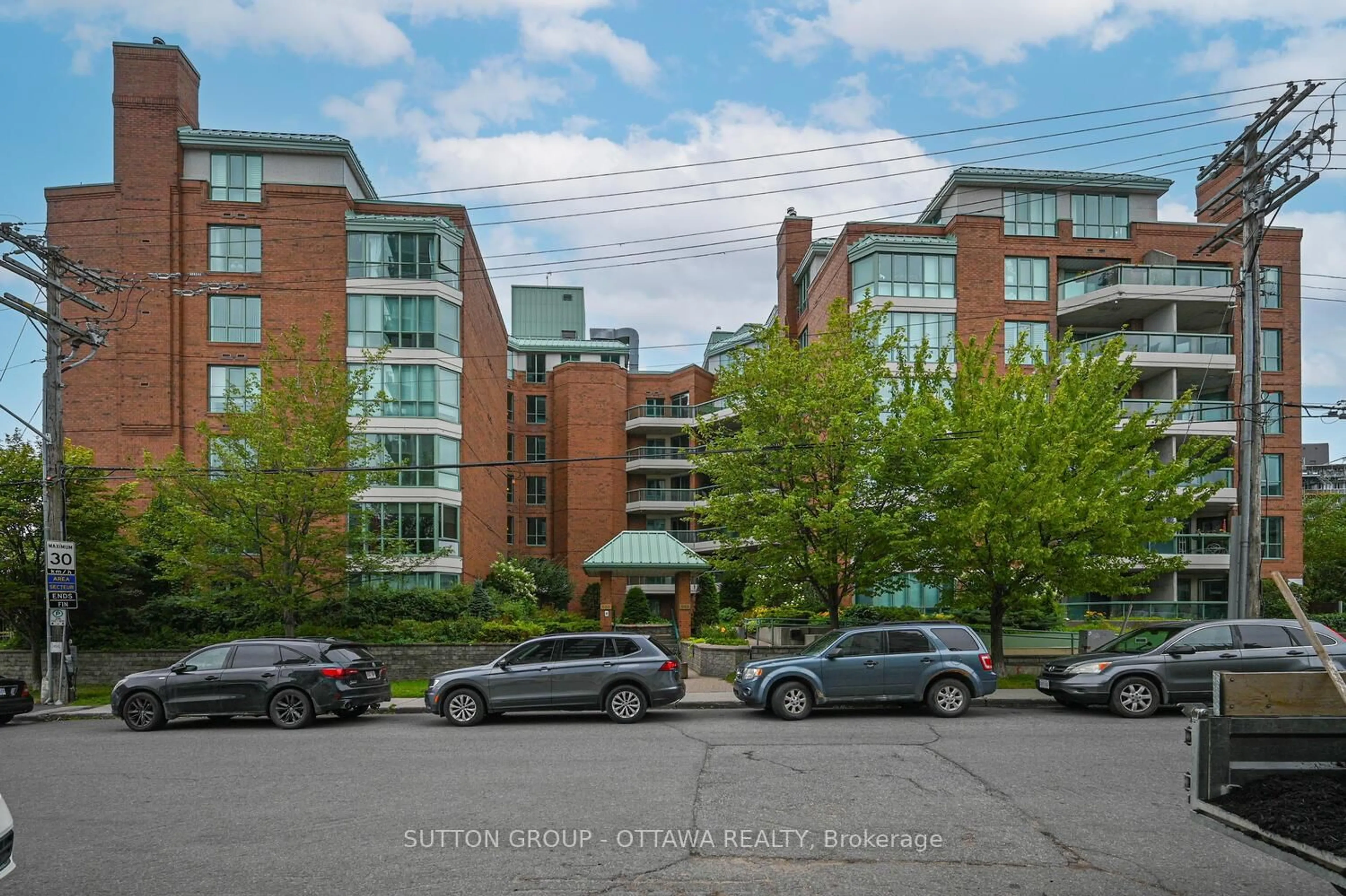Unknown for 550 Cambridge St #202, Ottawa Ontario K1S 5N3