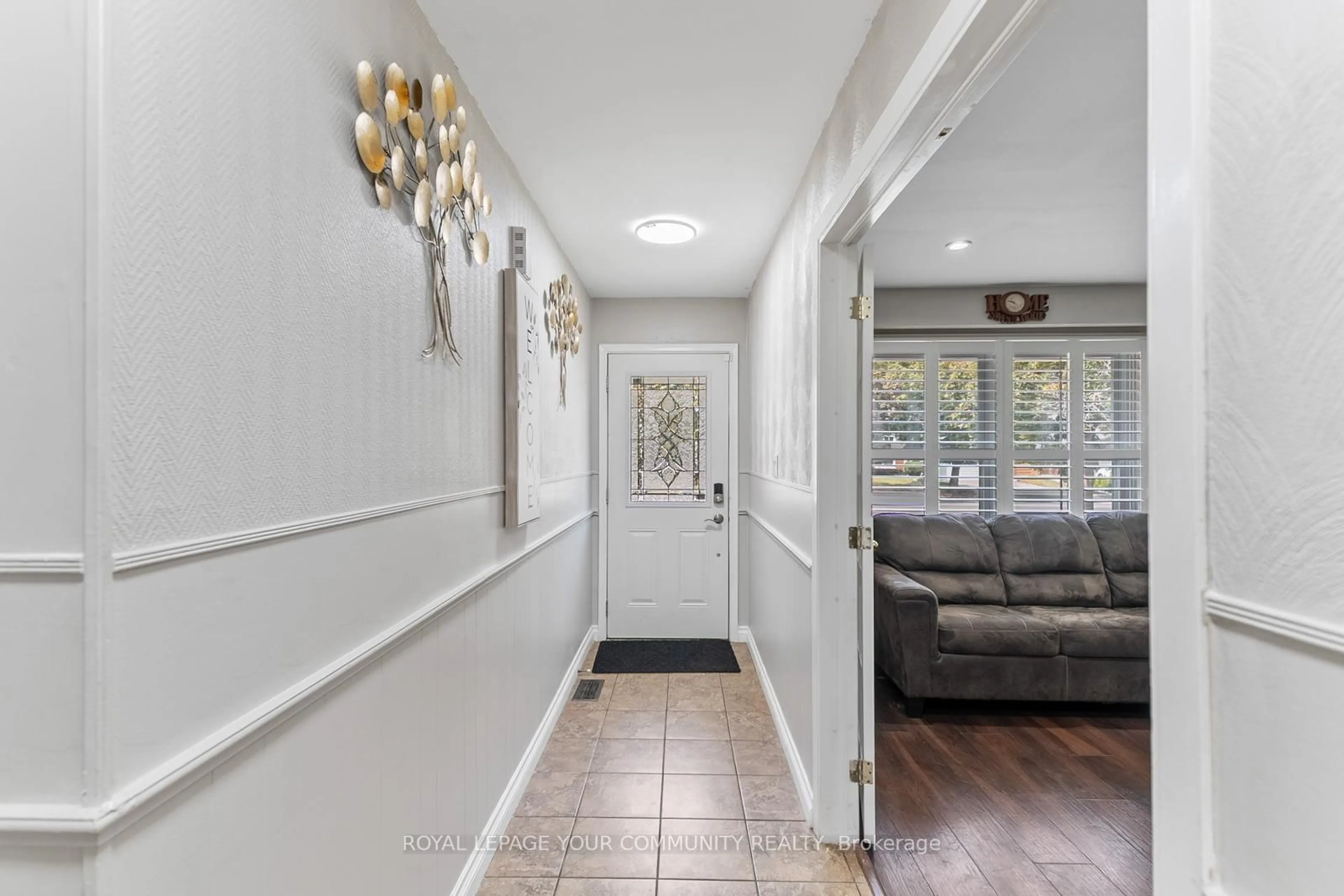 Indoor foyer for 180 westheights Dr, Kitchener Ontario N2N 1J9