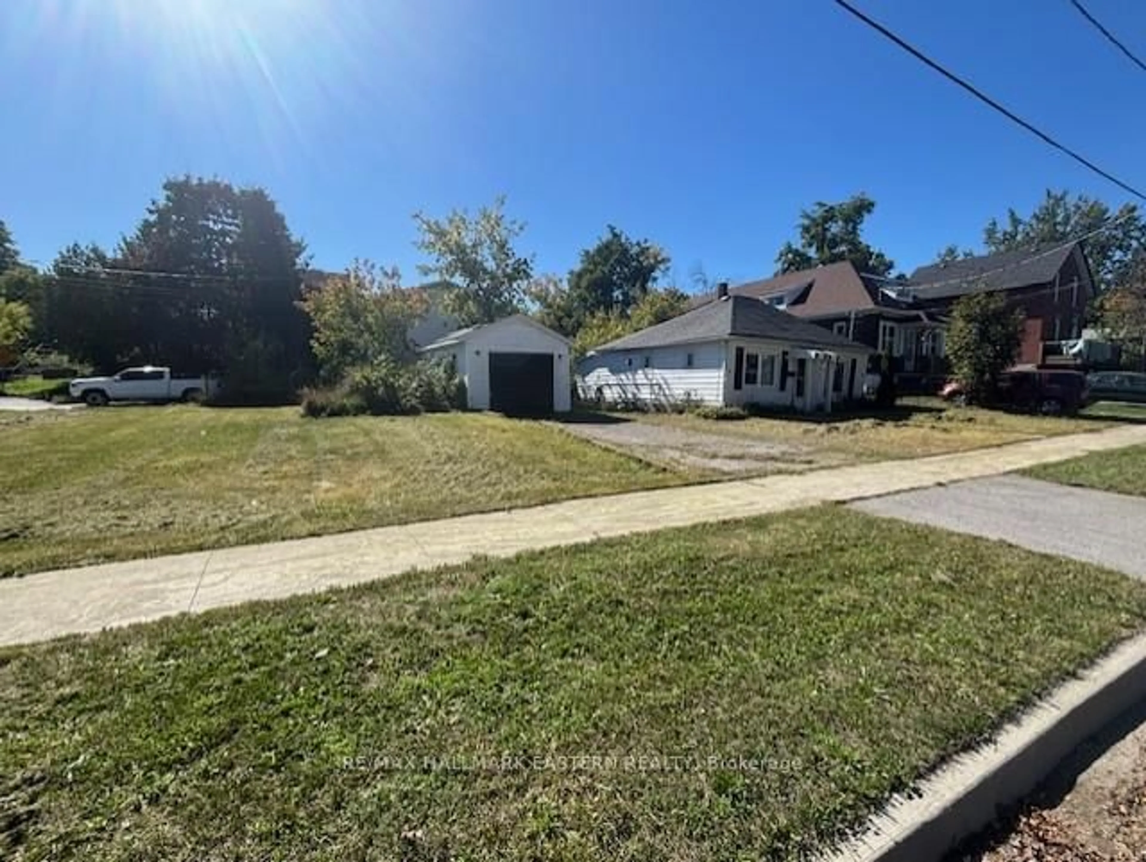 A pic from outside/outdoor area/front of a property/back of a property/a pic from drone, street for 71 Glenelg St, Kawartha Lakes Ontario K9V 1Z4
