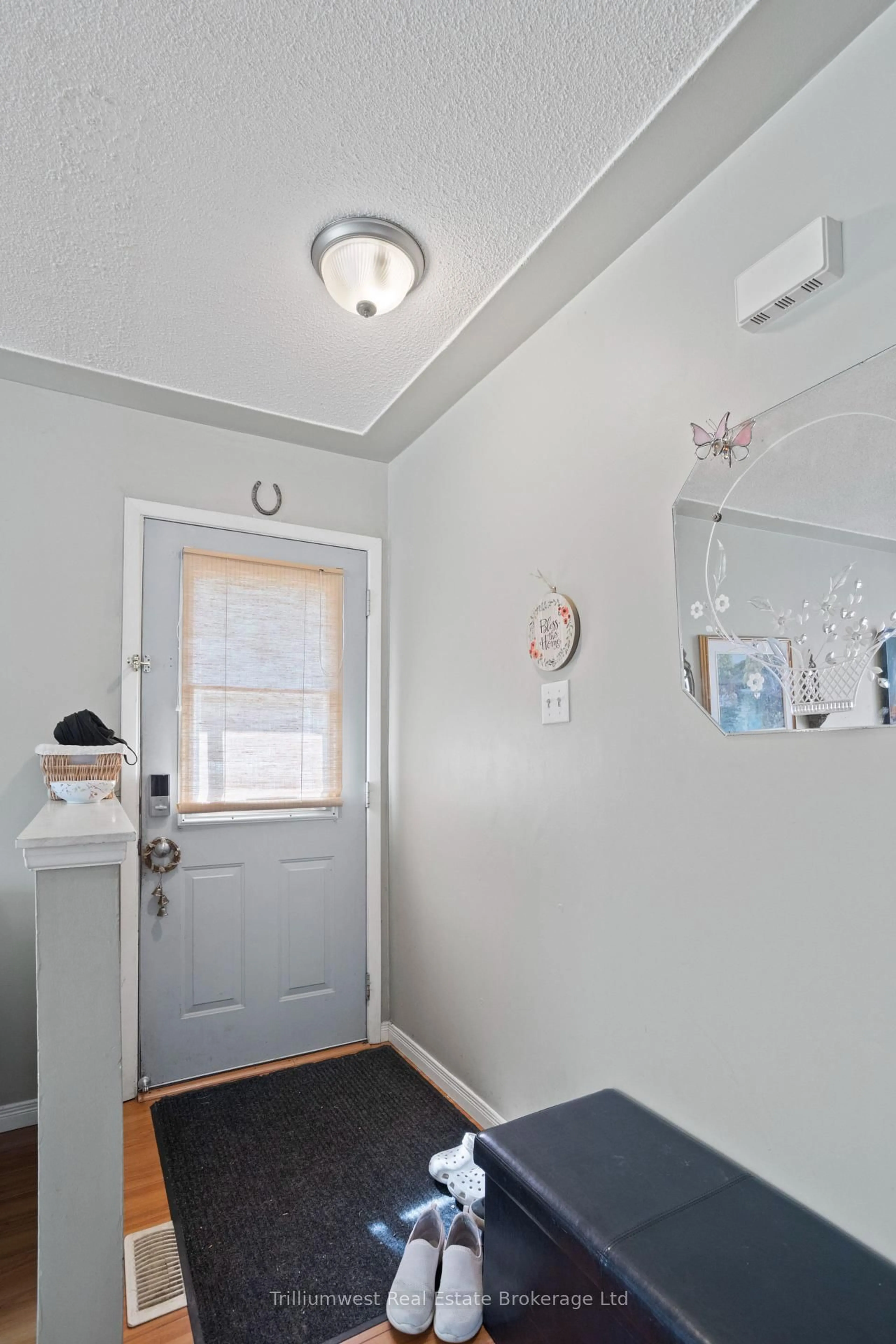 Indoor entryway for 179-181 Vancouver St, London East Ontario N5W 4R5