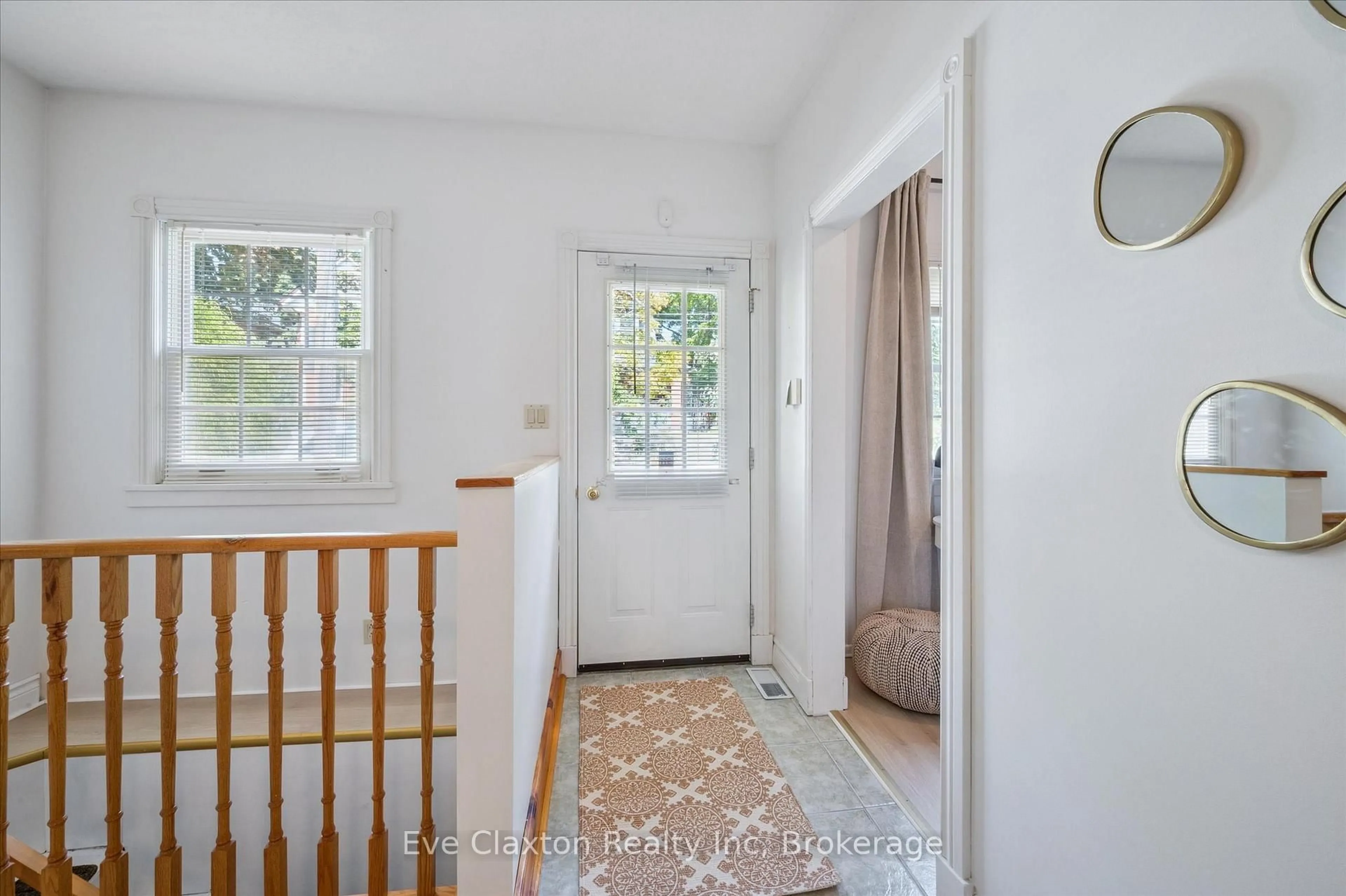 Indoor entryway for 140 Arthur St, Guelph Ontario N1E 4V2