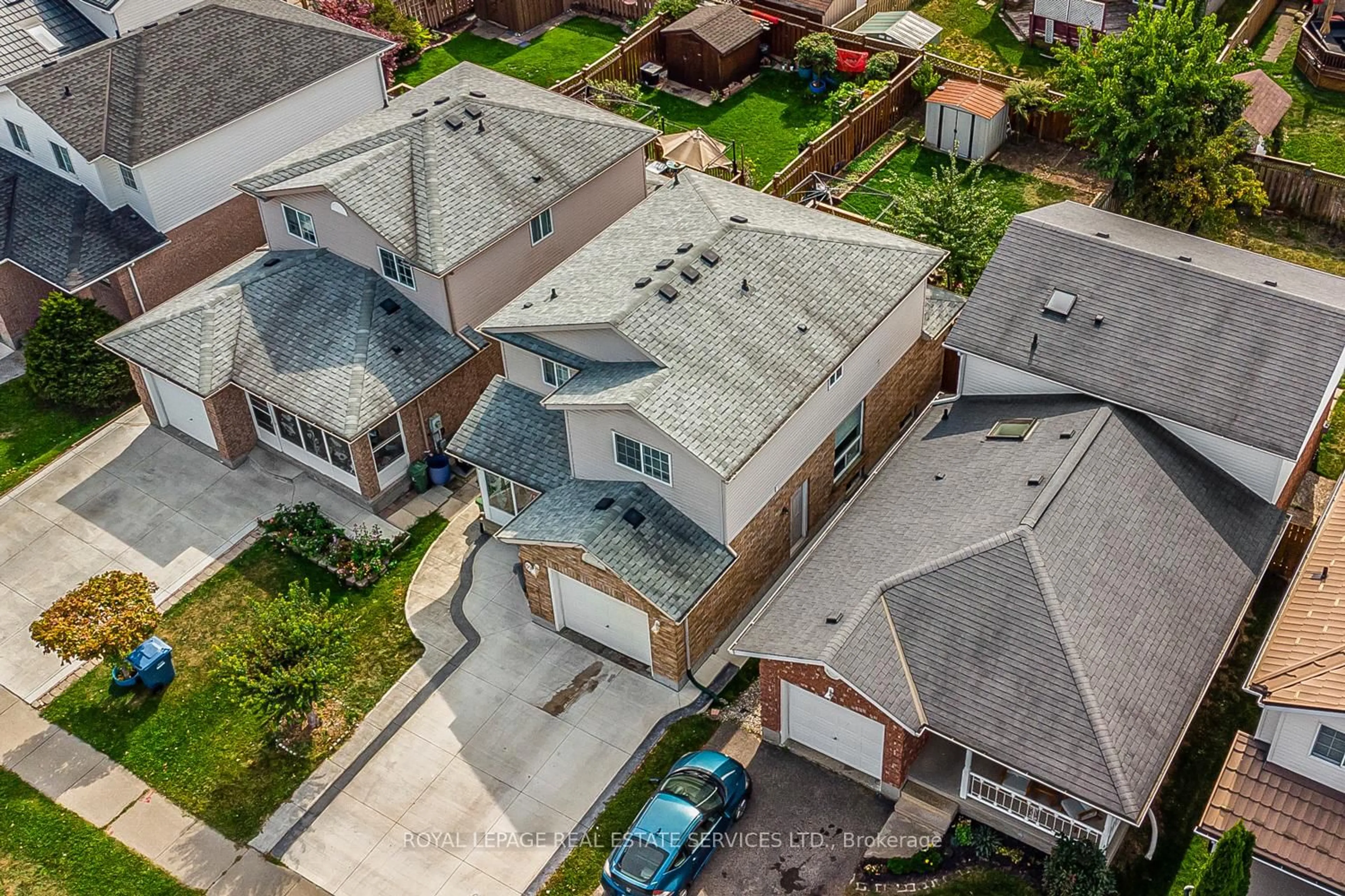 A pic from outside/outdoor area/front of a property/back of a property/a pic from drone, street for 59 Deerpath Dr, Guelph Ontario N1K 1V1
