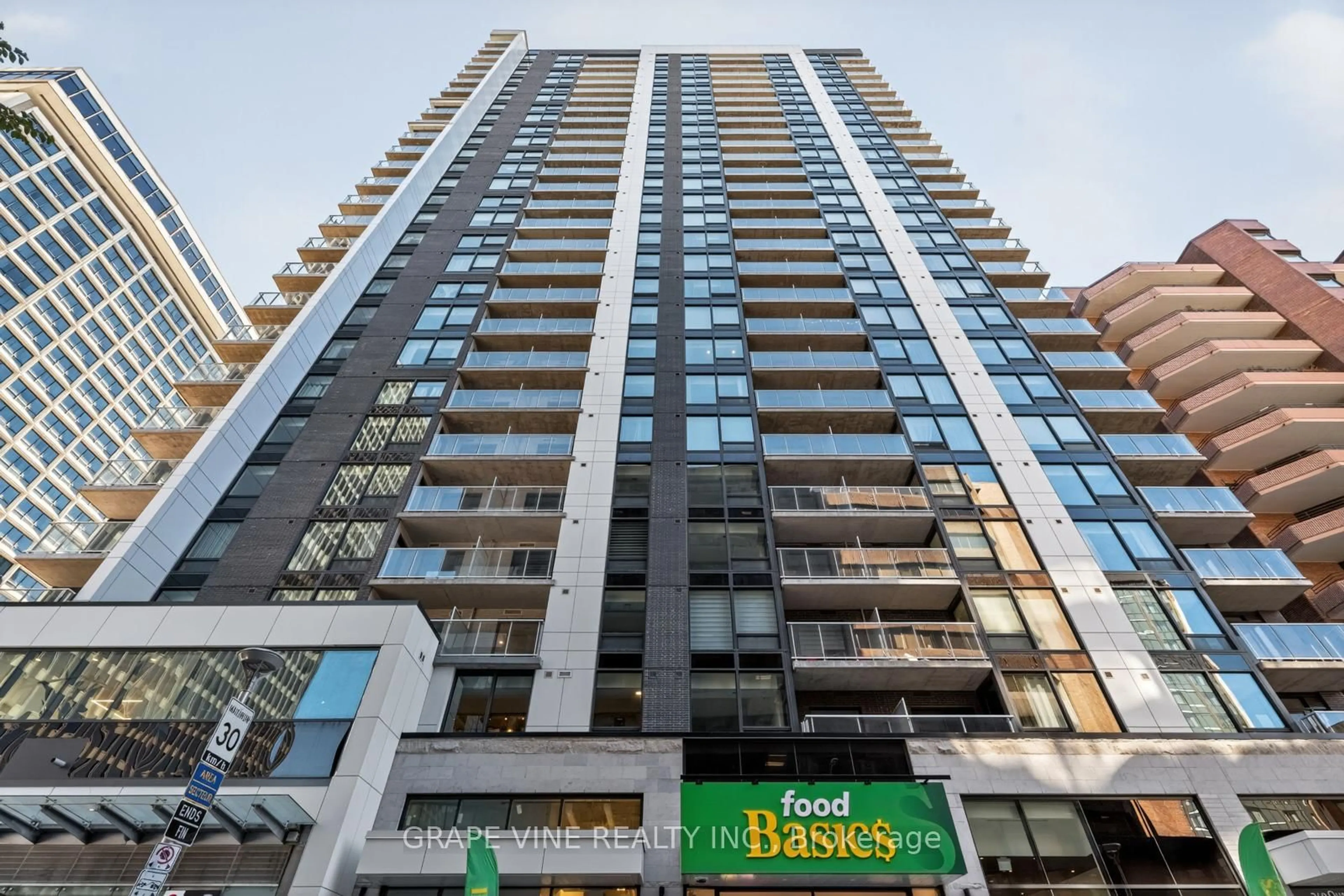 Unknown for 340 Queen St #501, Ottawa Ontario K1R 0G1