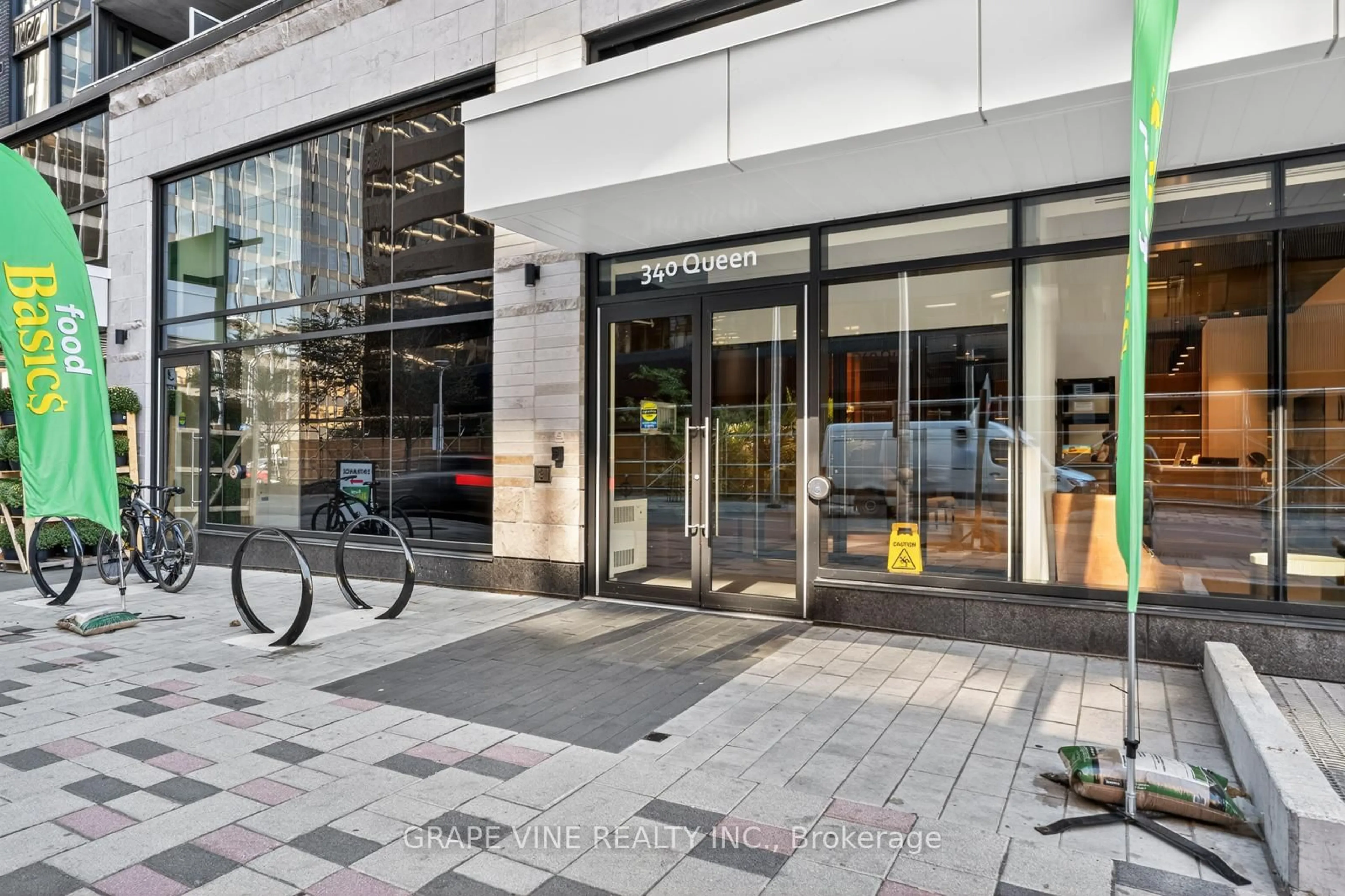 Indoor foyer for 340 Queen St #501, Ottawa Ontario K1R 0G1