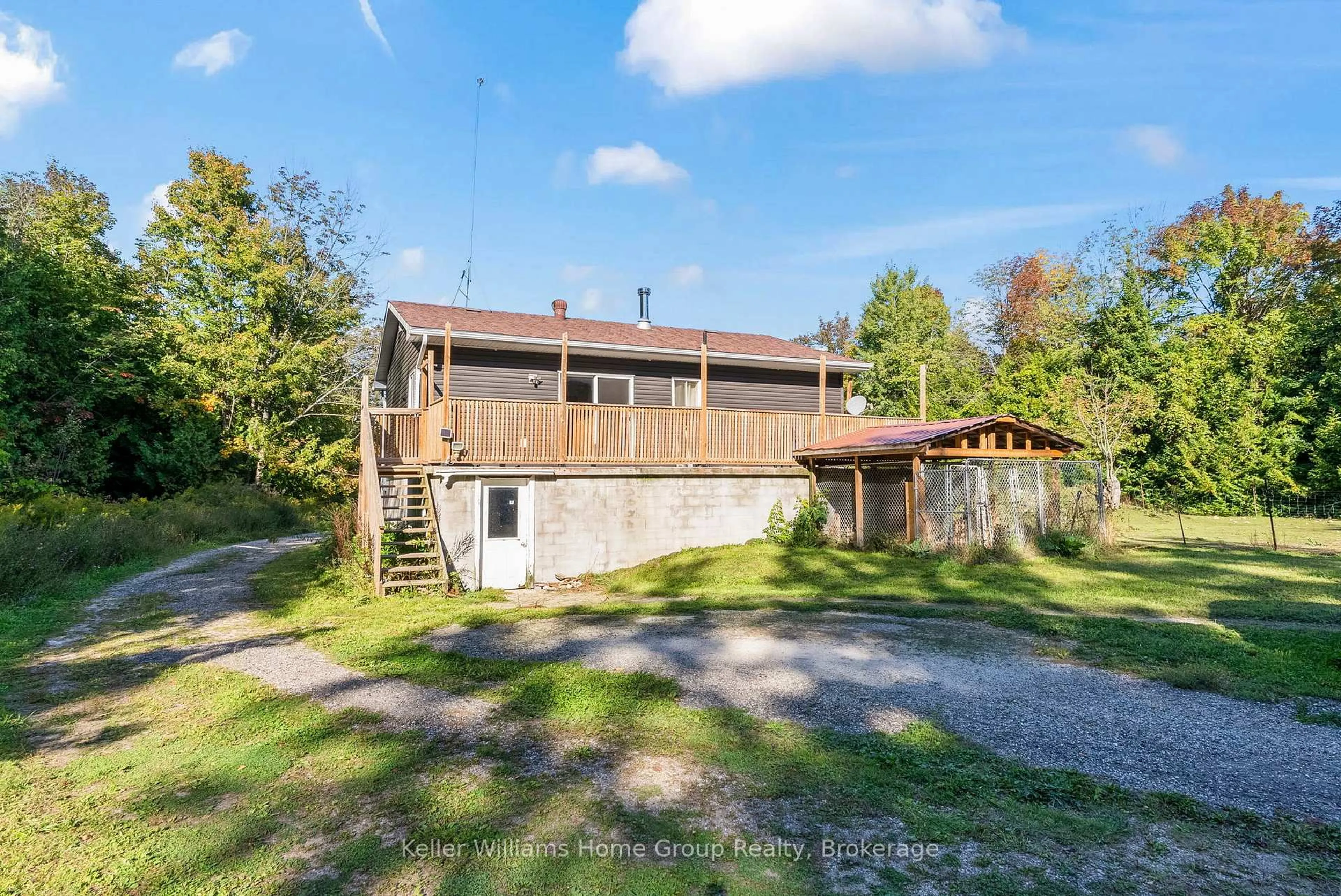 A pic from outside/outdoor area/front of a property/back of a property/a pic from drone, building for 125 North Diagonal Rd, South Bruce Peninsula Ontario N0H 2T0