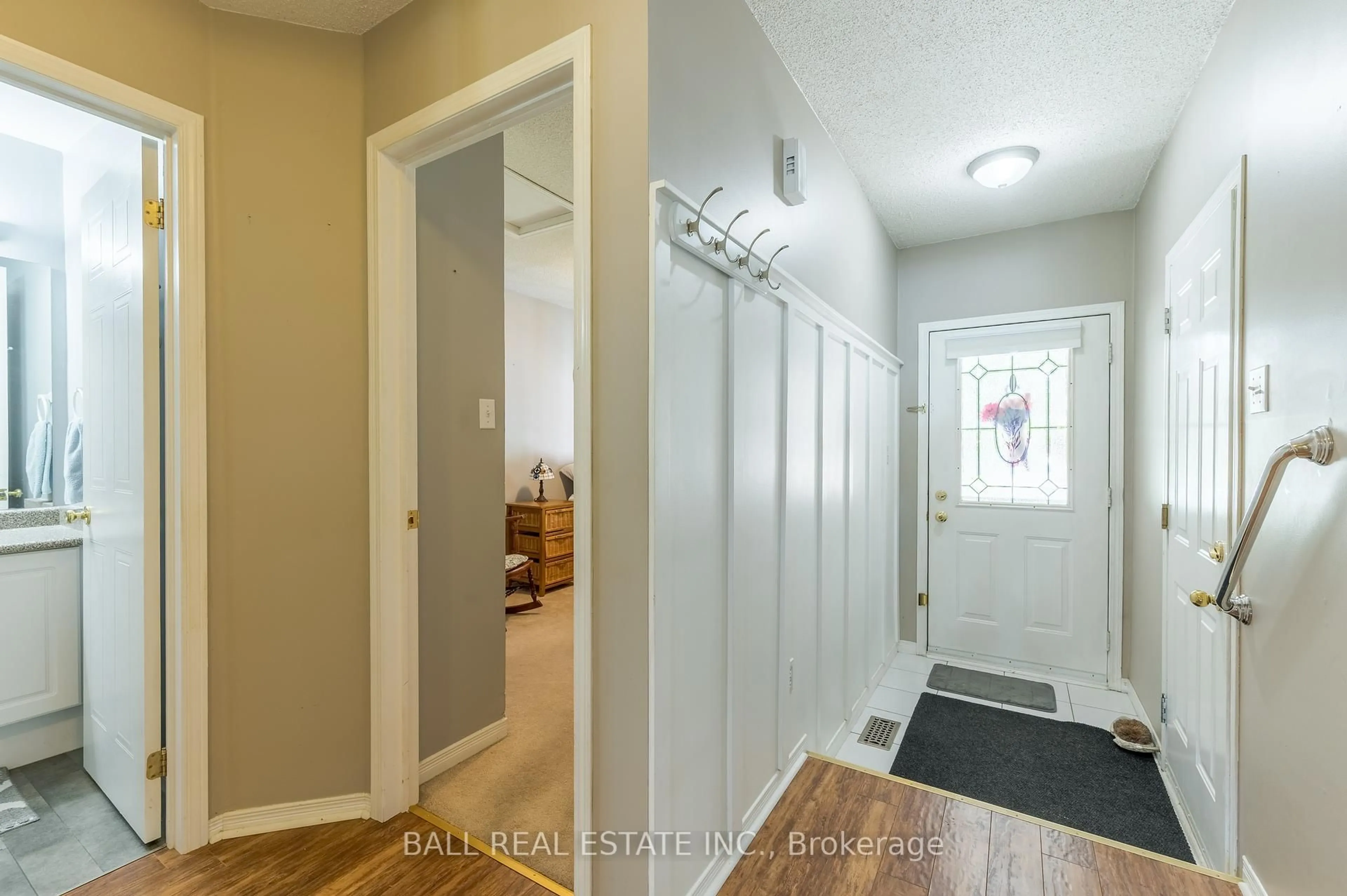 Indoor entryway for 3014 Westridge Blvd, Peterborough Ontario K9K 2L2