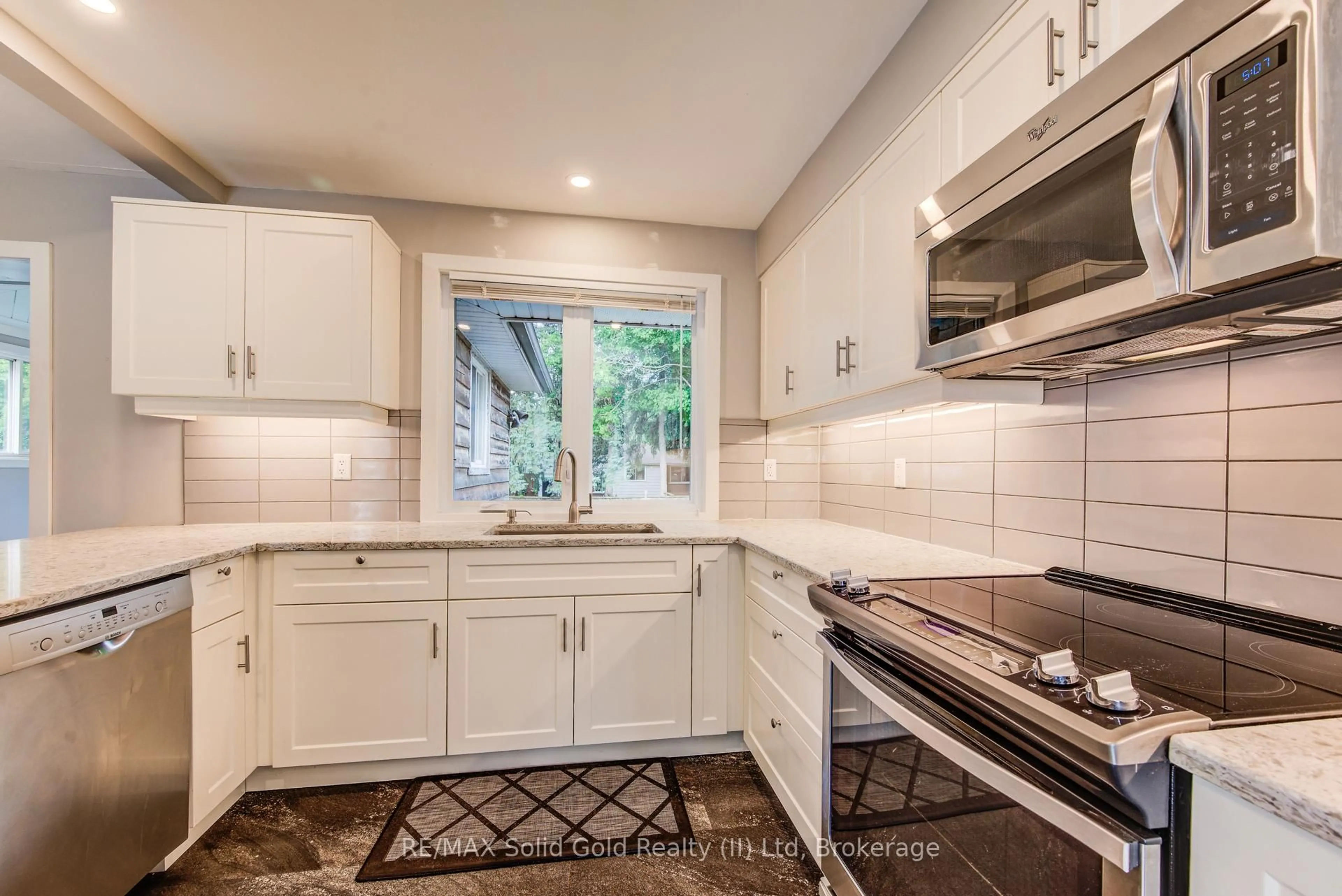 Open concept kitchen, ceramic/tile floor for 558 Sprucehill Ave, Waterloo Ontario N2L 4V7