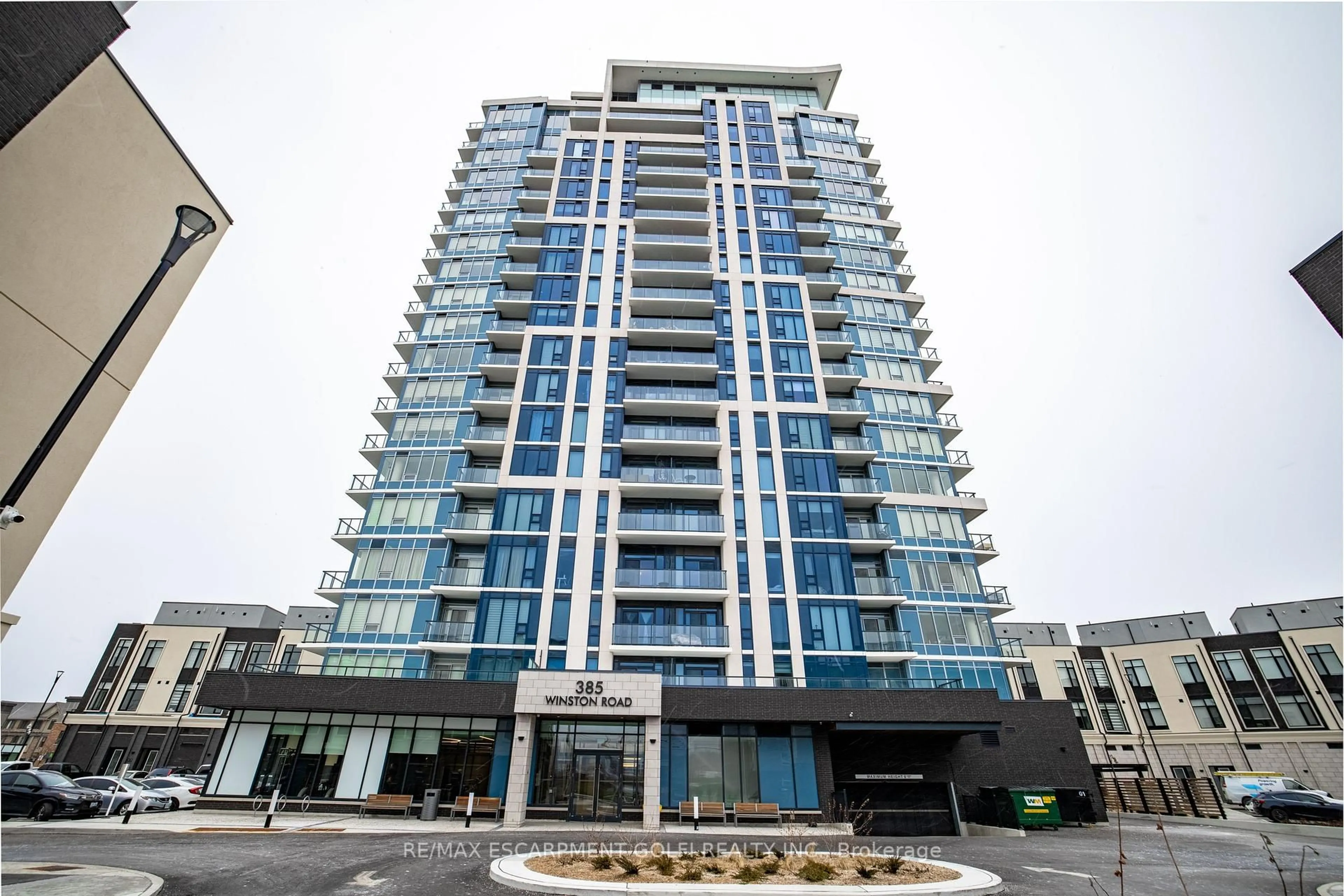 Indoor foyer for 385 Winston Rd #310, Grimsby Ontario L3M 0J3