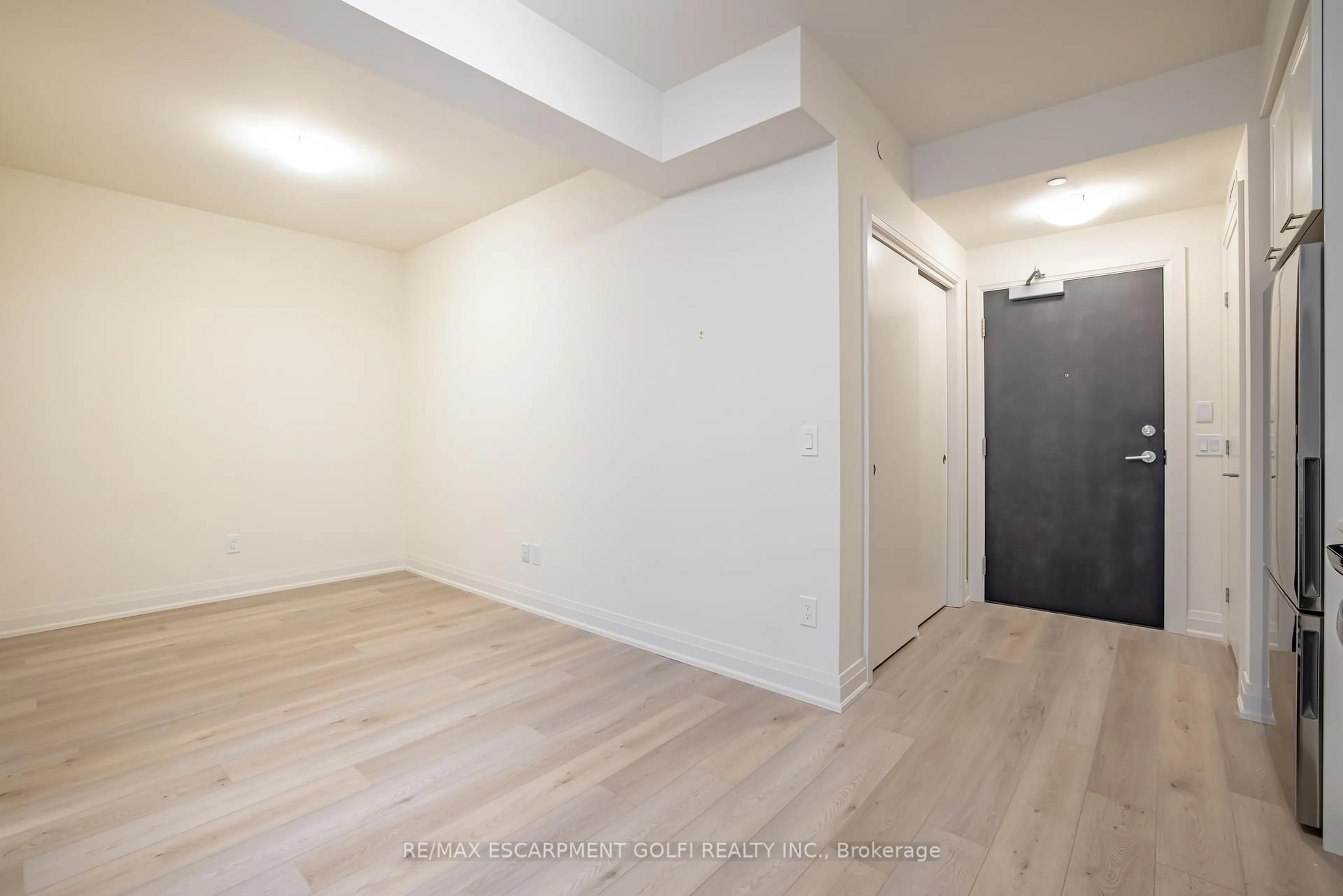 A pic of a room for 385 Winston Rd #310, Grimsby Ontario L3M 0J3