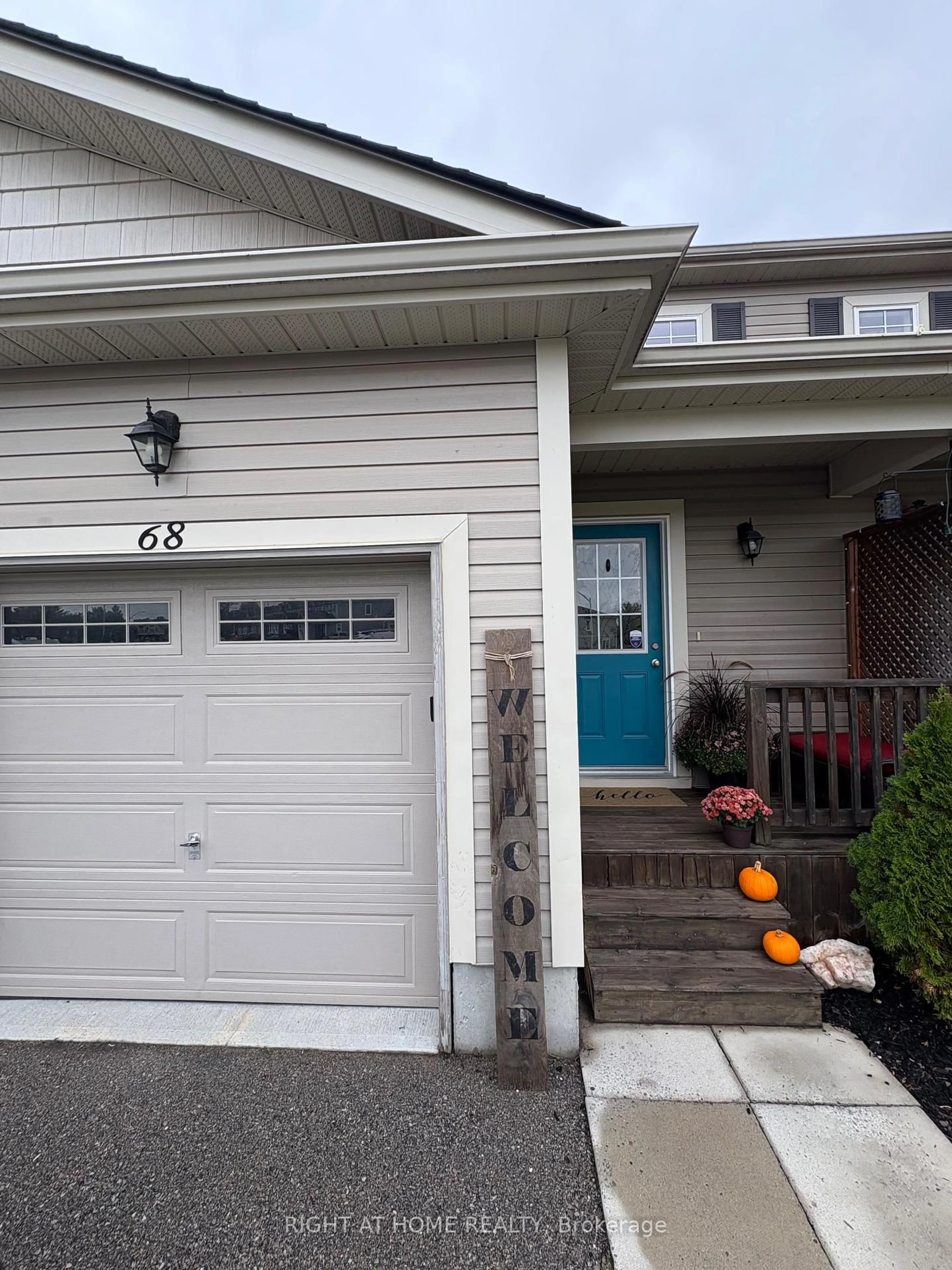 Home with vinyl exterior material, street for 68 Little Ryans Way, Bracebridge Ontario P1L 0C3
