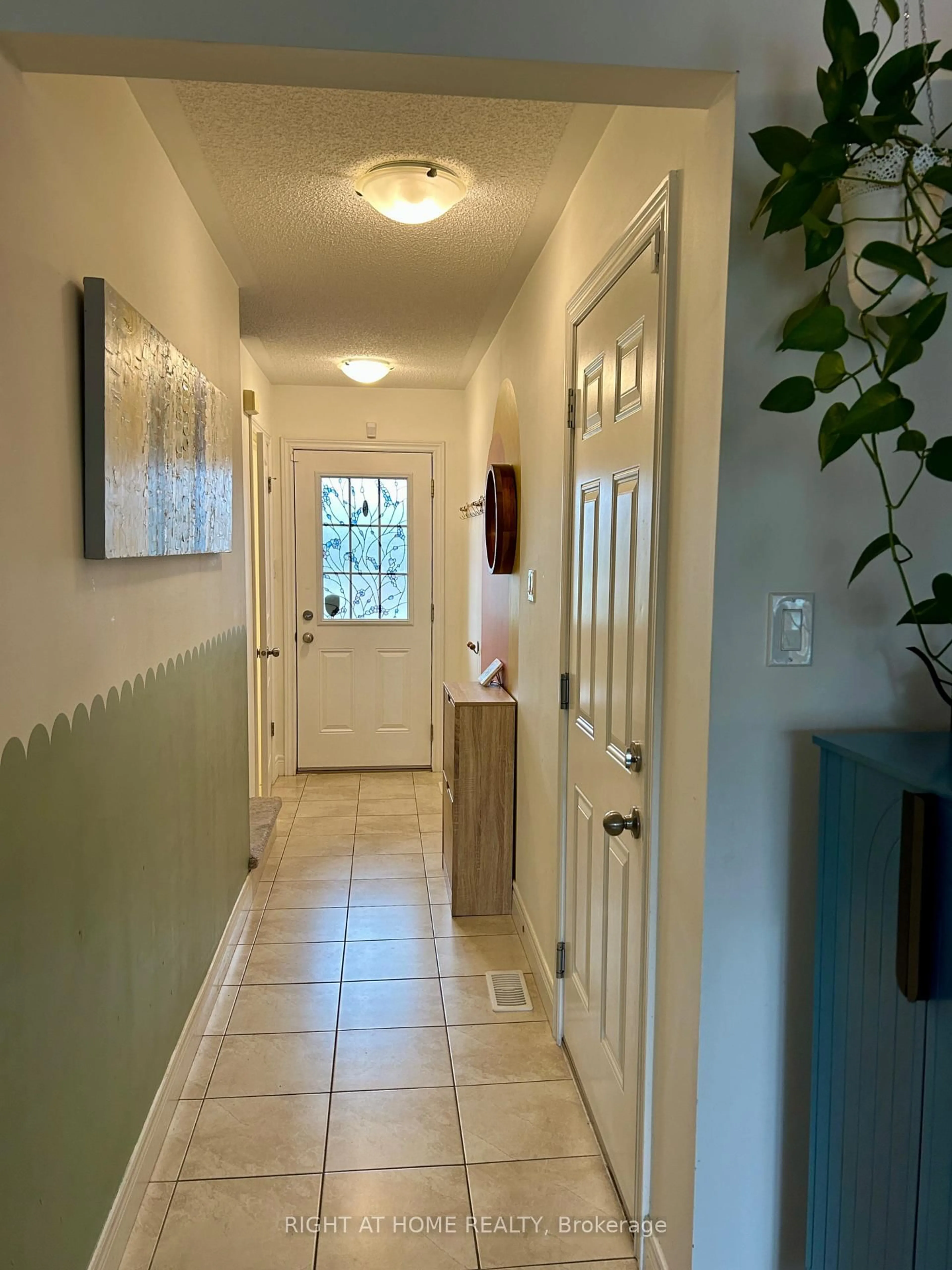 Indoor entryway for 68 Little Ryans Way, Bracebridge Ontario P1L 0C3