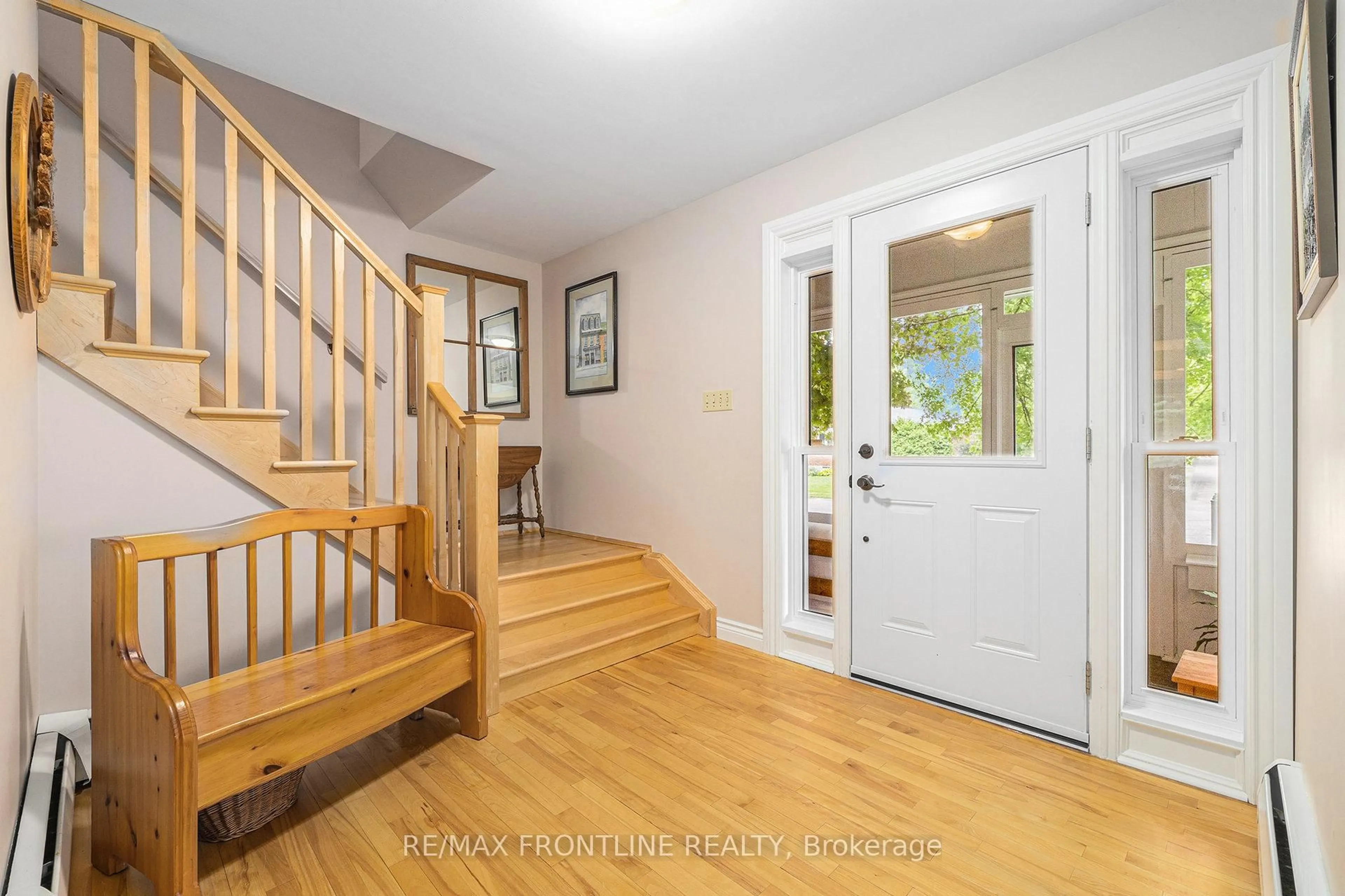 Indoor entryway for 12 Glenview Cres, Perth Ontario K7H 2L2