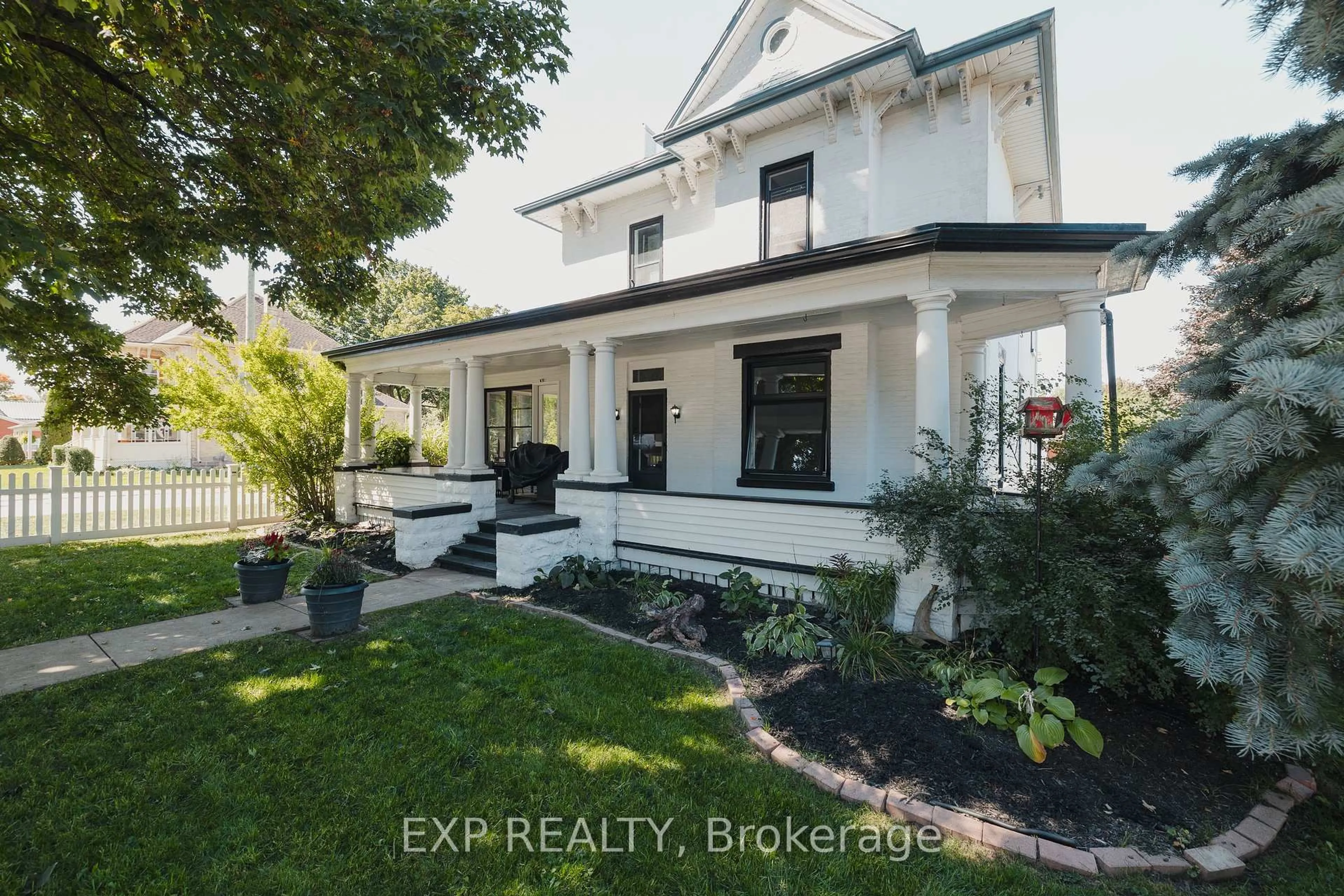 A pic from outside/outdoor area/front of a property/back of a property/a pic from drone, street for 290 Turnberry St, Huron East Ontario N0G 1H0