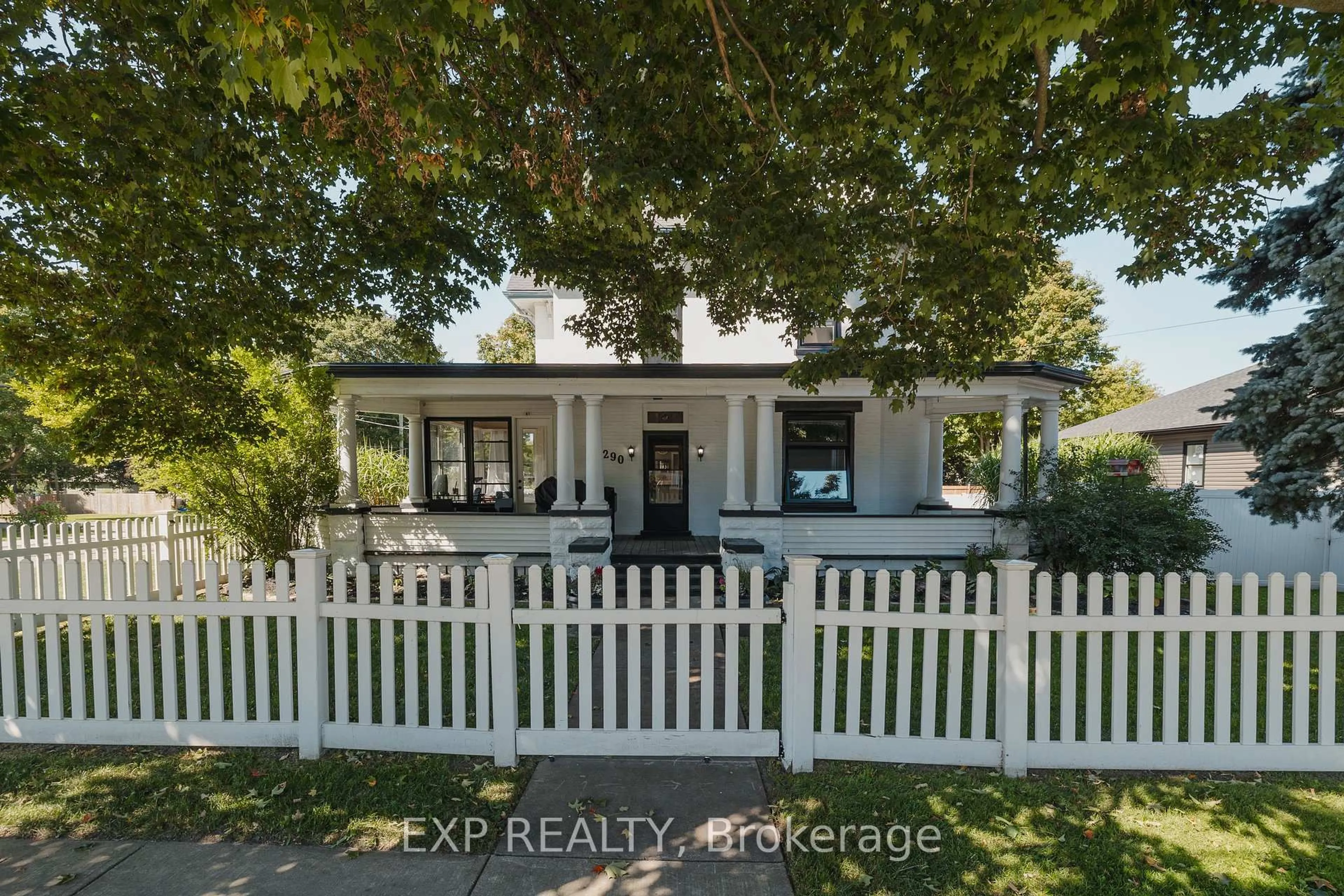 A pic from outside/outdoor area/front of a property/back of a property/a pic from drone, street for 290 Turnberry St, Huron East Ontario N0G 1H0