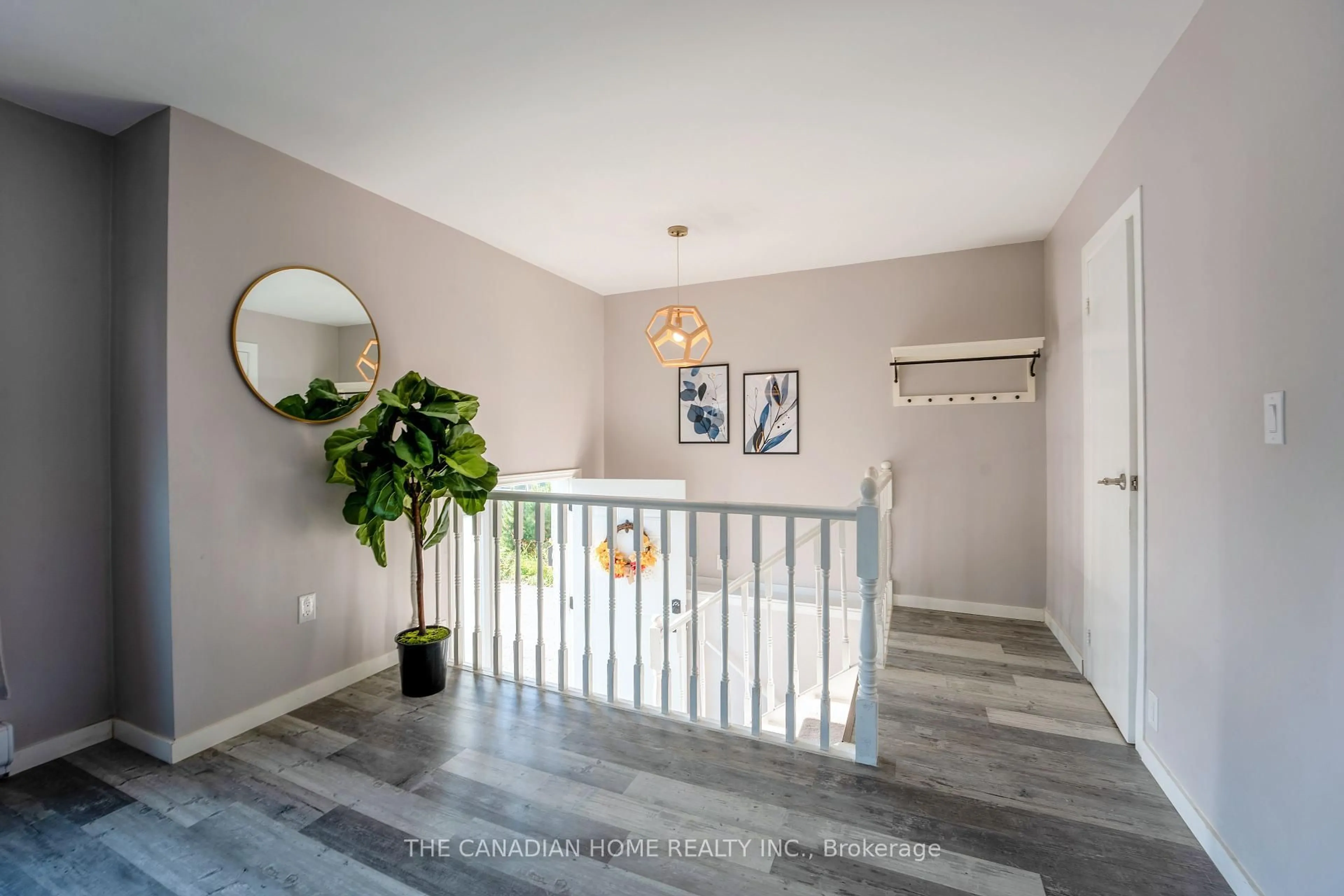 Indoor entryway for 159 PINE St, Thorold Ontario L2V 3M5